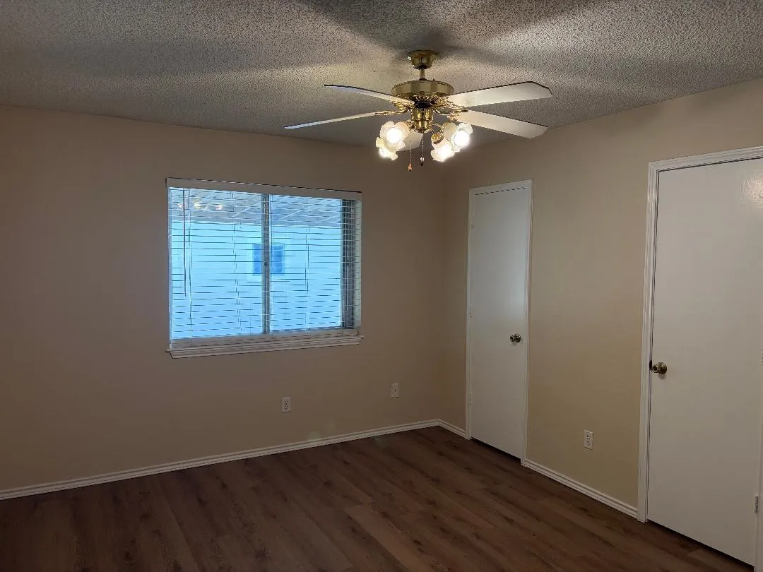 Single Family Residence For Sale in Tarrant County , 6309 Elm Springs Drive, Arlington, Texas 76001, 3 Bedroom, 2 Bathroom, 2 Garage spaces, 1,320 Sqft, built in 1982, mls#21325794, Real Estate Agent in Arlington, Homes For Sale in Tarrant county, Homes For Sale in Arlington, Realtor in Arlington Texas, Real Estate Brokerage Independent Realty Texas, Luminita Cordes Realtor