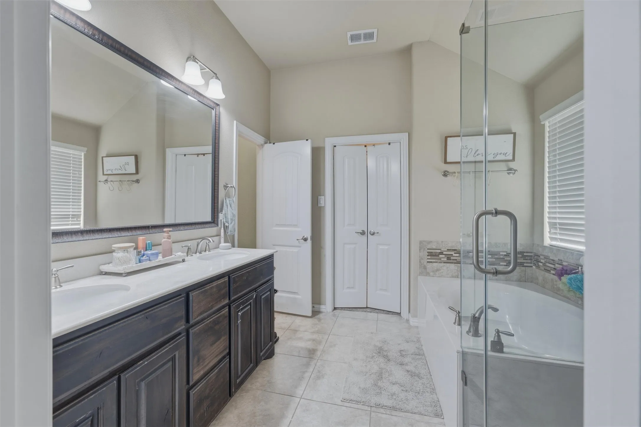 Single Family Residence For Sale in Tarrant County , 2955 Geneva Drive, Grand Prairie, Texas 75054, 4 Bedroom, 3 Bathroom, 2 Garage spaces, 2,400 Sqft, built in 2016, mls#21322462, Real Estate Agent in Grand Prairie, Homes For Sale in Tarrant county, Homes For Sale in Grand Prairie, Realtor in Grand Prairie Texas, Real Estate Brokerage Independent Realty Texas, Luminita Cordes Realtor