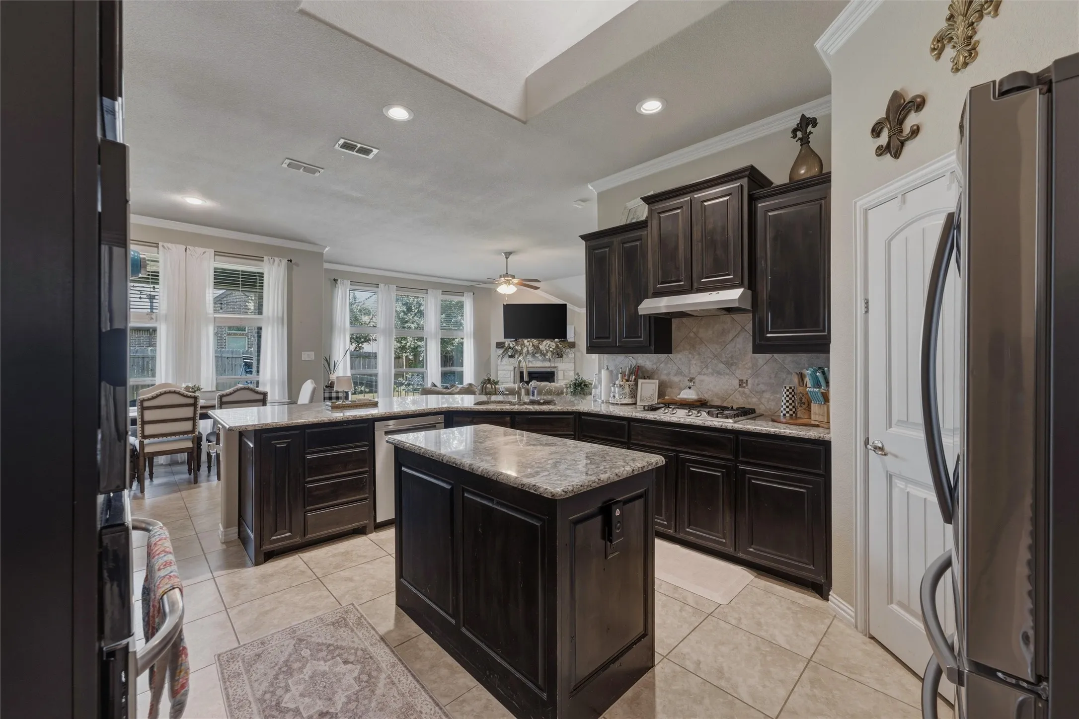 Single Family Residence For Sale in Tarrant County , 2955 Geneva Drive, Grand Prairie, Texas 75054, 4 Bedroom, 3 Bathroom, 2 Garage spaces, 2,400 Sqft, built in 2016, mls#21322462, Real Estate Agent in Grand Prairie, Homes For Sale in Tarrant county, Homes For Sale in Grand Prairie, Realtor in Grand Prairie Texas, Real Estate Brokerage Independent Realty Texas, Luminita Cordes Realtor