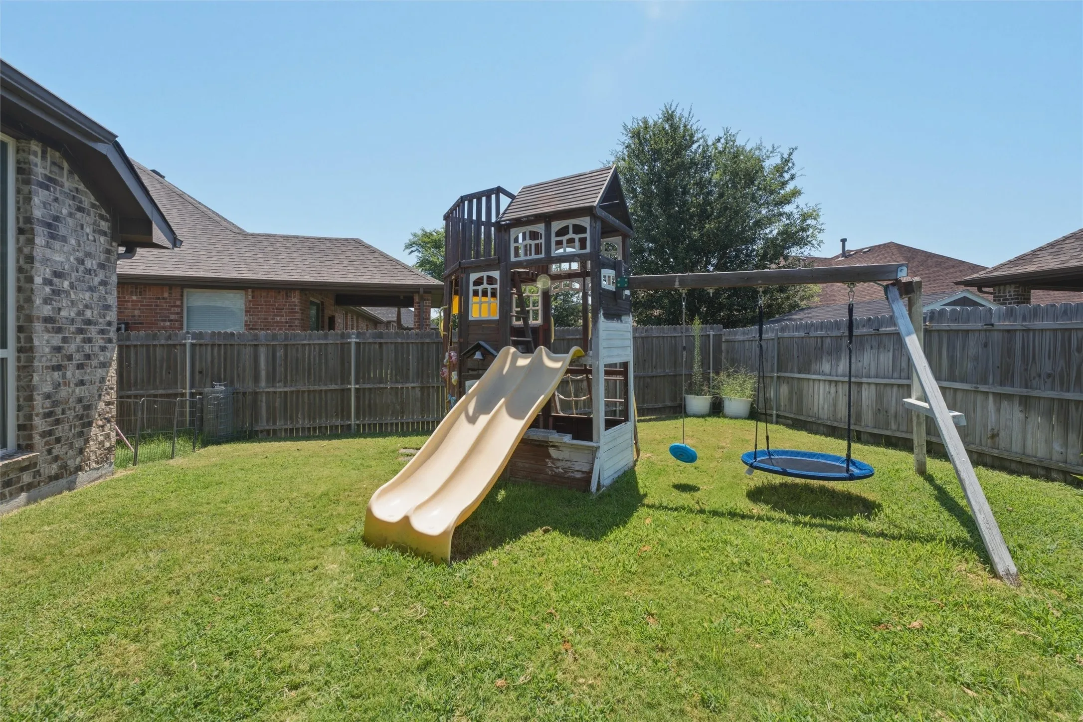 Single Family Residence For Sale in Tarrant County , 2955 Geneva Drive, Grand Prairie, Texas 75054, 4 Bedroom, 3 Bathroom, 2 Garage spaces, 2,400 Sqft, built in 2016, mls#21322462, Real Estate Agent in Grand Prairie, Homes For Sale in Tarrant county, Homes For Sale in Grand Prairie, Realtor in Grand Prairie Texas, Real Estate Brokerage Independent Realty Texas, Luminita Cordes Realtor