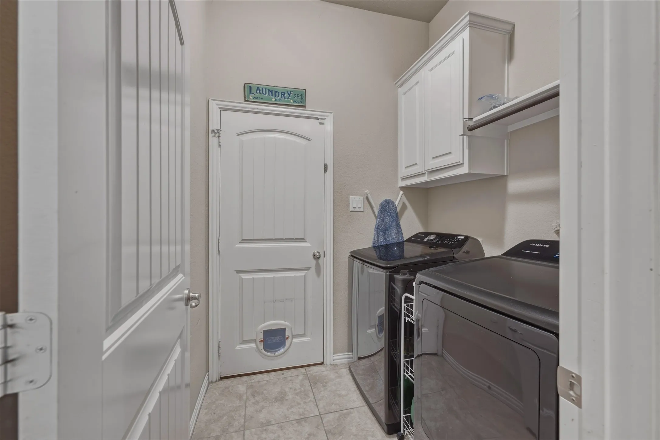Single Family Residence For Sale in Tarrant County , 2955 Geneva Drive, Grand Prairie, Texas 75054, 4 Bedroom, 3 Bathroom, 2 Garage spaces, 2,400 Sqft, built in 2016, mls#21322462, Real Estate Agent in Grand Prairie, Homes For Sale in Tarrant county, Homes For Sale in Grand Prairie, Realtor in Grand Prairie Texas, Real Estate Brokerage Independent Realty Texas, Luminita Cordes Realtor
