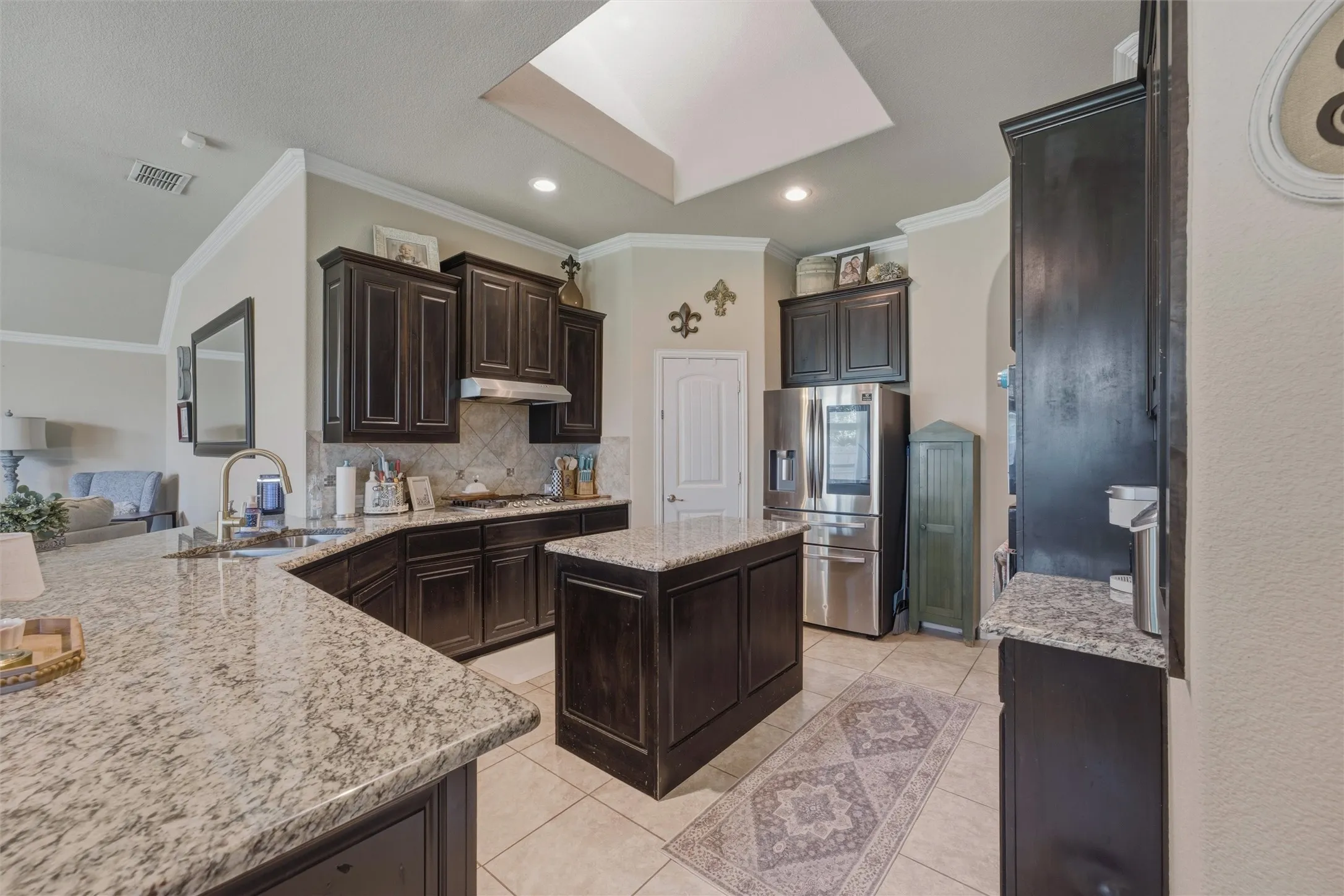 Single Family Residence For Sale in Tarrant County , 2955 Geneva Drive, Grand Prairie, Texas 75054, 4 Bedroom, 3 Bathroom, 2 Garage spaces, 2,400 Sqft, built in 2016, mls#21322462, Real Estate Agent in Grand Prairie, Homes For Sale in Tarrant county, Homes For Sale in Grand Prairie, Realtor in Grand Prairie Texas, Real Estate Brokerage Independent Realty Texas, Luminita Cordes Realtor