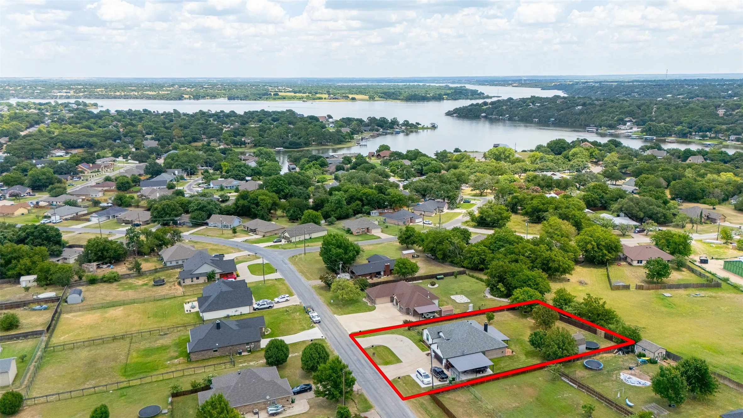 Single Family Residence For Sale in Hood County , 1305 E Apache Trail, Granbury, Texas 76048, 3 Bedroom, 2 Bathroom, 2 Garage spaces, 1,876 Sqft, built in 2009, mls#21325876, Real Estate Agent in Granbury, Homes For Sale in Hood county, Homes For Sale in Granbury, Realtor in Granbury Texas, Real Estate Brokerage Independent Realty Texas, Luminita Cordes Realtor