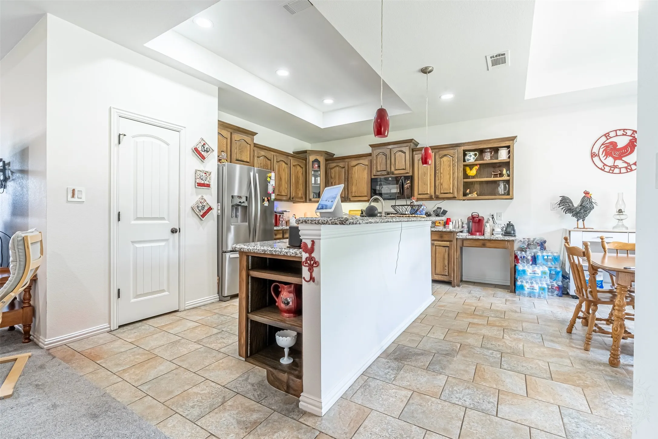 Single Family Residence For Sale in Hood County , 1305 E Apache Trail, Granbury, Texas 76048, 3 Bedroom, 2 Bathroom, 2 Garage spaces, 1,876 Sqft, built in 2009, mls#21325876, Real Estate Agent in Granbury, Homes For Sale in Hood county, Homes For Sale in Granbury, Realtor in Granbury Texas, Real Estate Brokerage Independent Realty Texas, Luminita Cordes Realtor