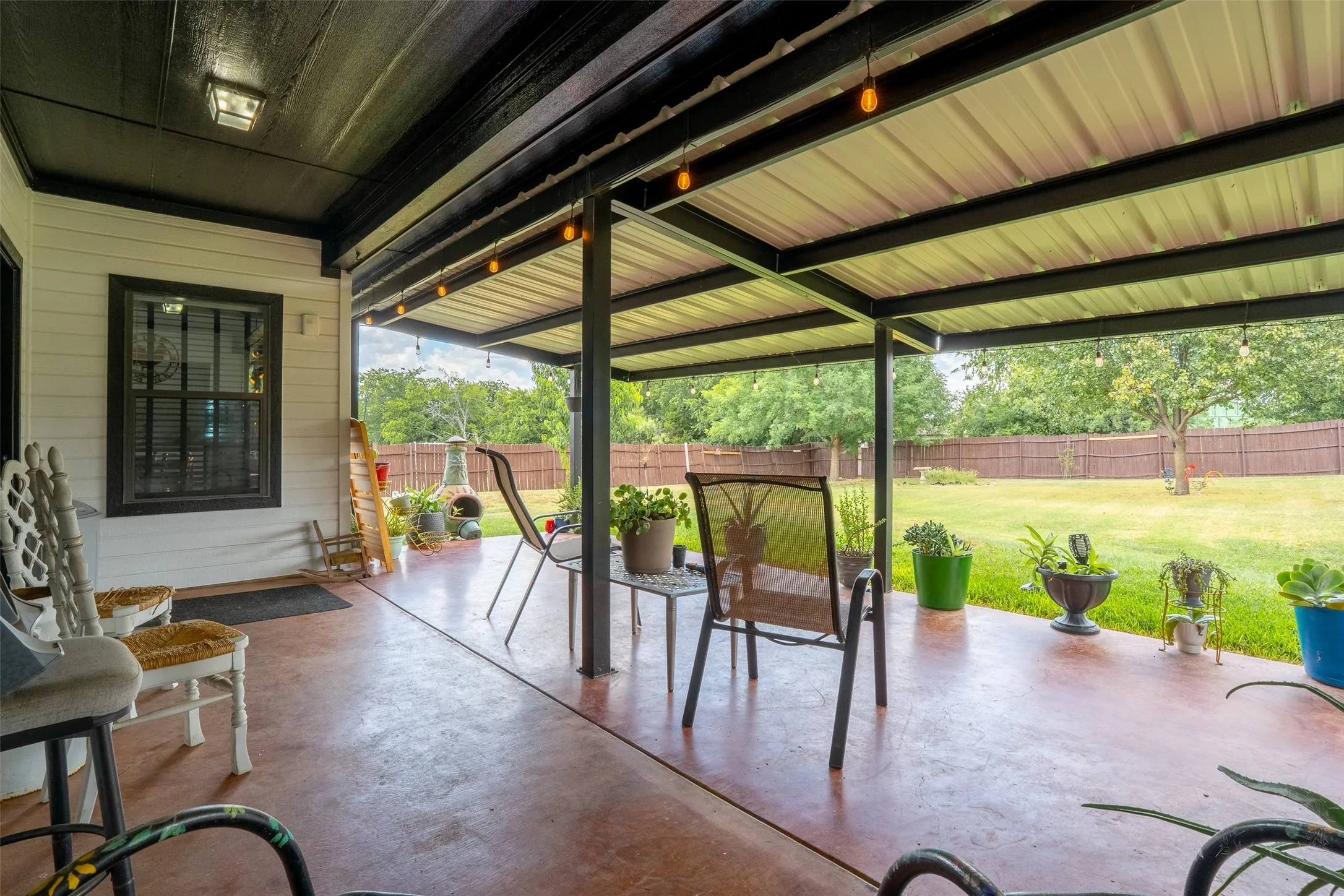 Single Family Residence For Sale in Hood County , 1305 E Apache Trail, Granbury, Texas 76048, 3 Bedroom, 2 Bathroom, 2 Garage spaces, 1,876 Sqft, built in 2009, mls#21325876, Real Estate Agent in Granbury, Homes For Sale in Hood county, Homes For Sale in Granbury, Realtor in Granbury Texas, Real Estate Brokerage Independent Realty Texas, Luminita Cordes Realtor