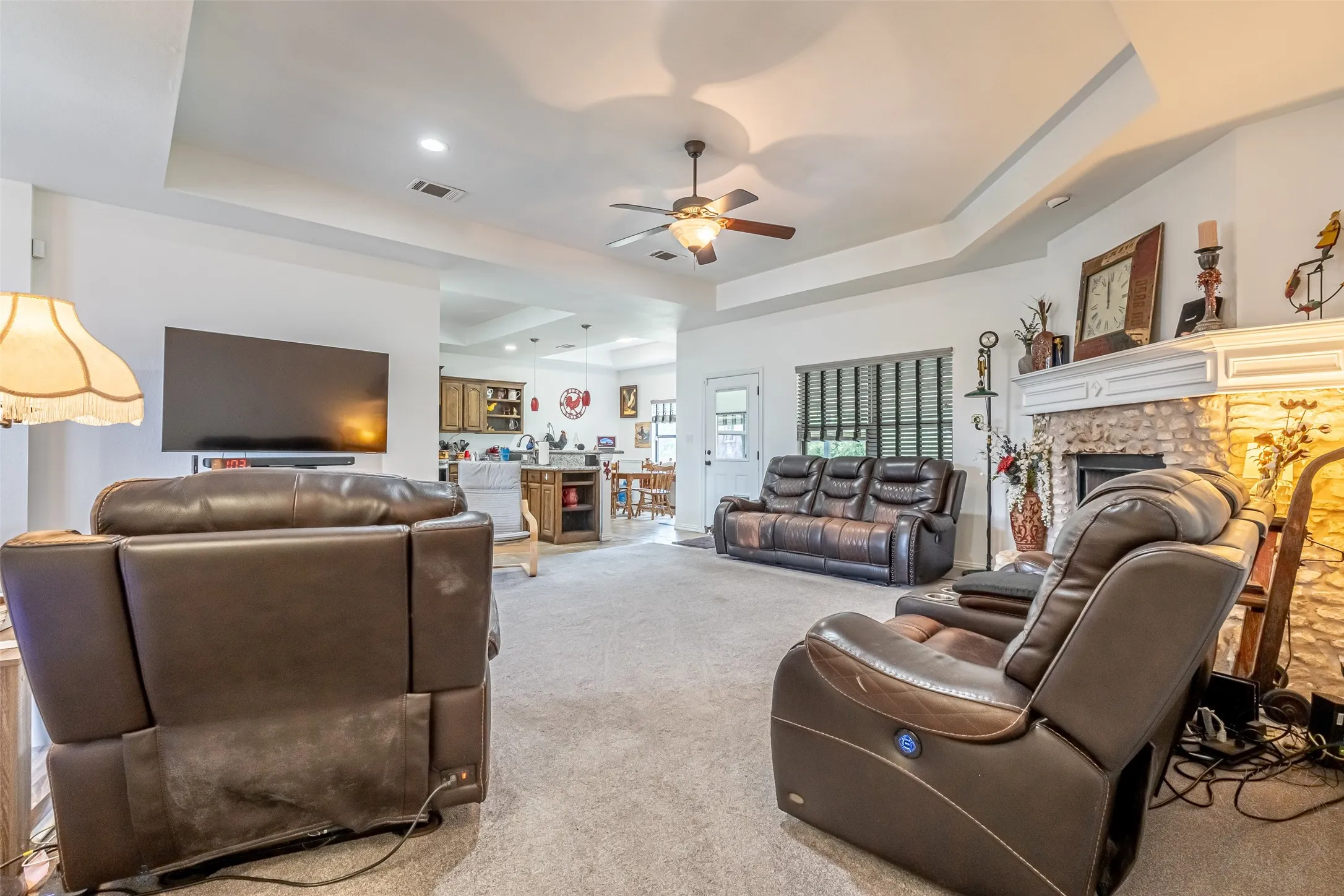 Single Family Residence For Sale in Hood County , 1305 E Apache Trail, Granbury, Texas 76048, 3 Bedroom, 2 Bathroom, 2 Garage spaces, 1,876 Sqft, built in 2009, mls#21325876, Real Estate Agent in Granbury, Homes For Sale in Hood county, Homes For Sale in Granbury, Realtor in Granbury Texas, Real Estate Brokerage Independent Realty Texas, Luminita Cordes Realtor