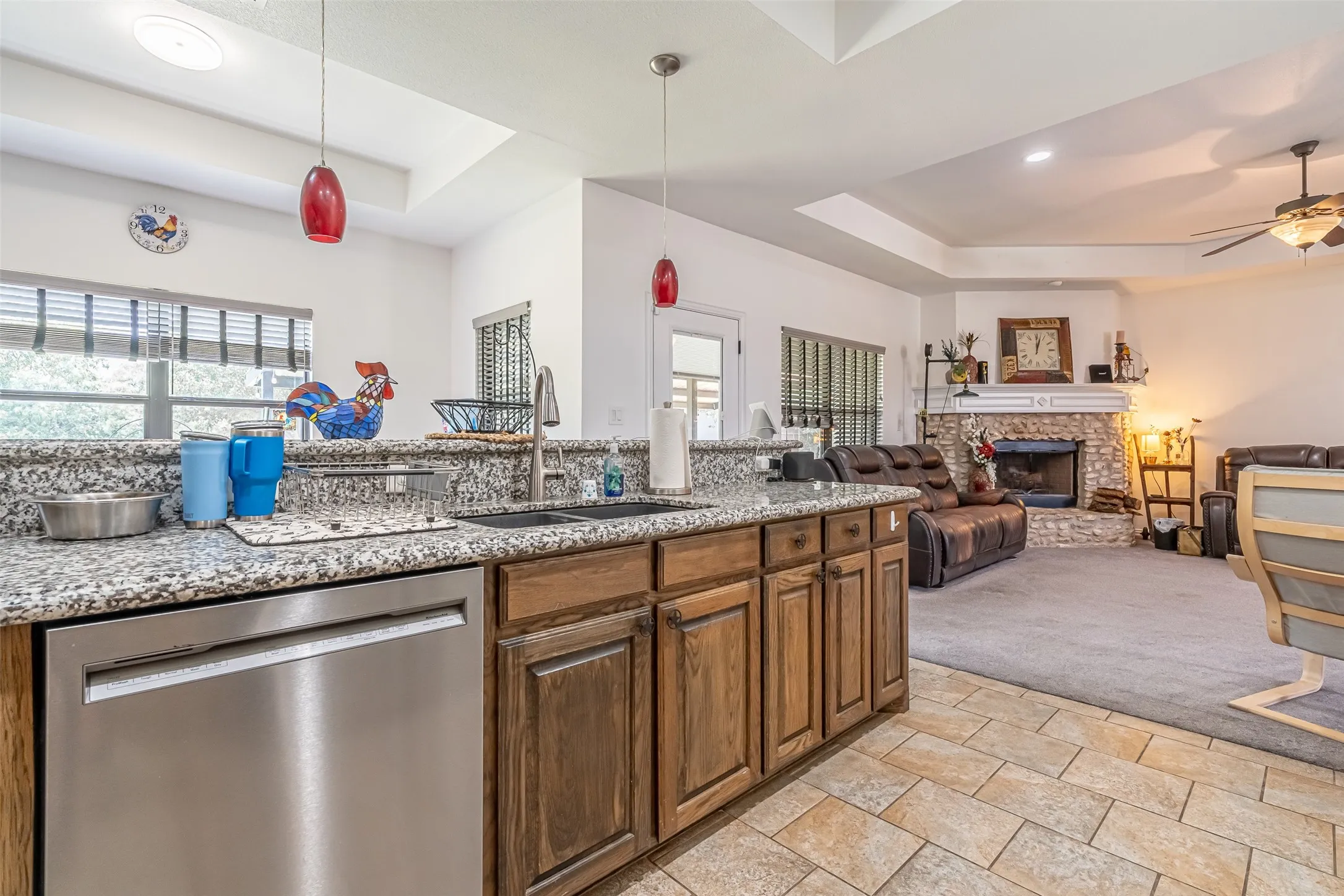 Single Family Residence For Sale in Hood County , 1305 E Apache Trail, Granbury, Texas 76048, 3 Bedroom, 2 Bathroom, 2 Garage spaces, 1,876 Sqft, built in 2009, mls#21325876, Real Estate Agent in Granbury, Homes For Sale in Hood county, Homes For Sale in Granbury, Realtor in Granbury Texas, Real Estate Brokerage Independent Realty Texas, Luminita Cordes Realtor