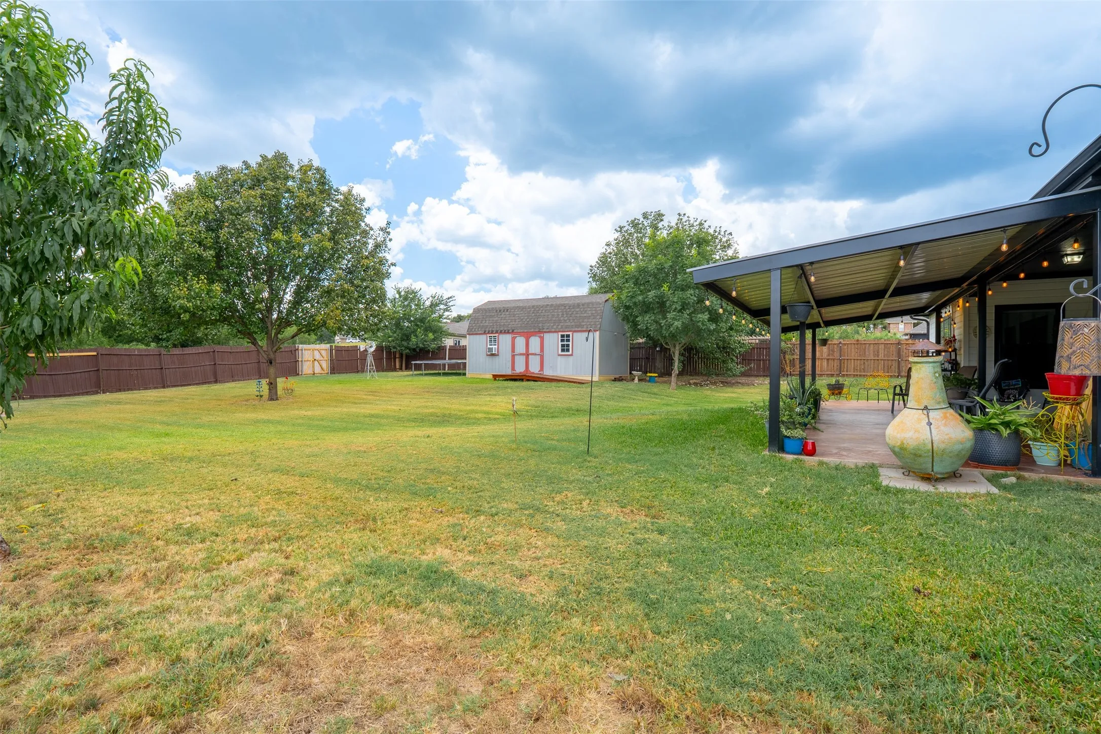 Single Family Residence For Sale in Hood County , 1305 E Apache Trail, Granbury, Texas 76048, 3 Bedroom, 2 Bathroom, 2 Garage spaces, 1,876 Sqft, built in 2009, mls#21325876, Real Estate Agent in Granbury, Homes For Sale in Hood county, Homes For Sale in Granbury, Realtor in Granbury Texas, Real Estate Brokerage Independent Realty Texas, Luminita Cordes Realtor