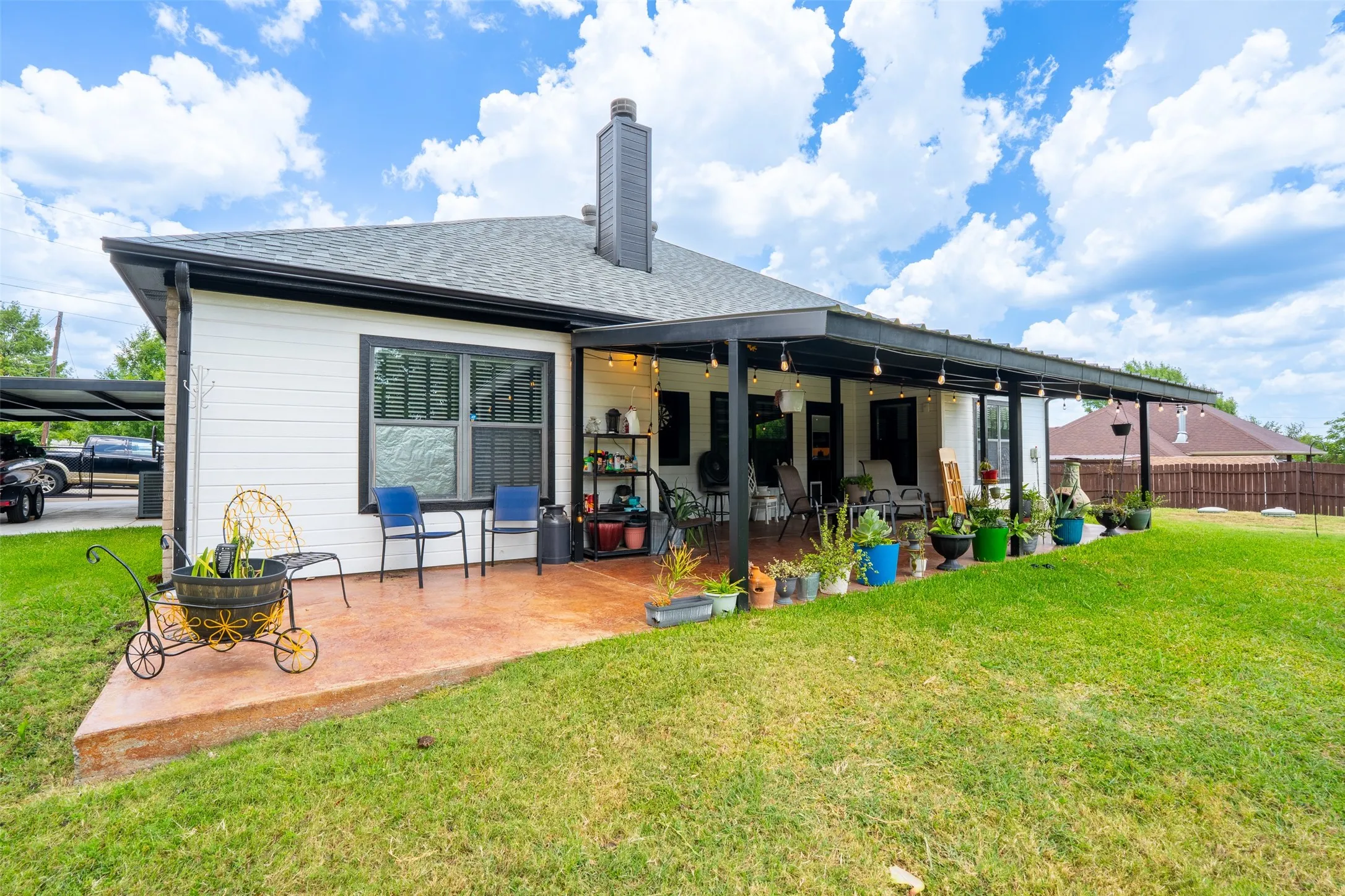 Single Family Residence For Sale in Hood County , 1305 E Apache Trail, Granbury, Texas 76048, 3 Bedroom, 2 Bathroom, 2 Garage spaces, 1,876 Sqft, built in 2009, mls#21325876, Real Estate Agent in Granbury, Homes For Sale in Hood county, Homes For Sale in Granbury, Realtor in Granbury Texas, Real Estate Brokerage Independent Realty Texas, Luminita Cordes Realtor