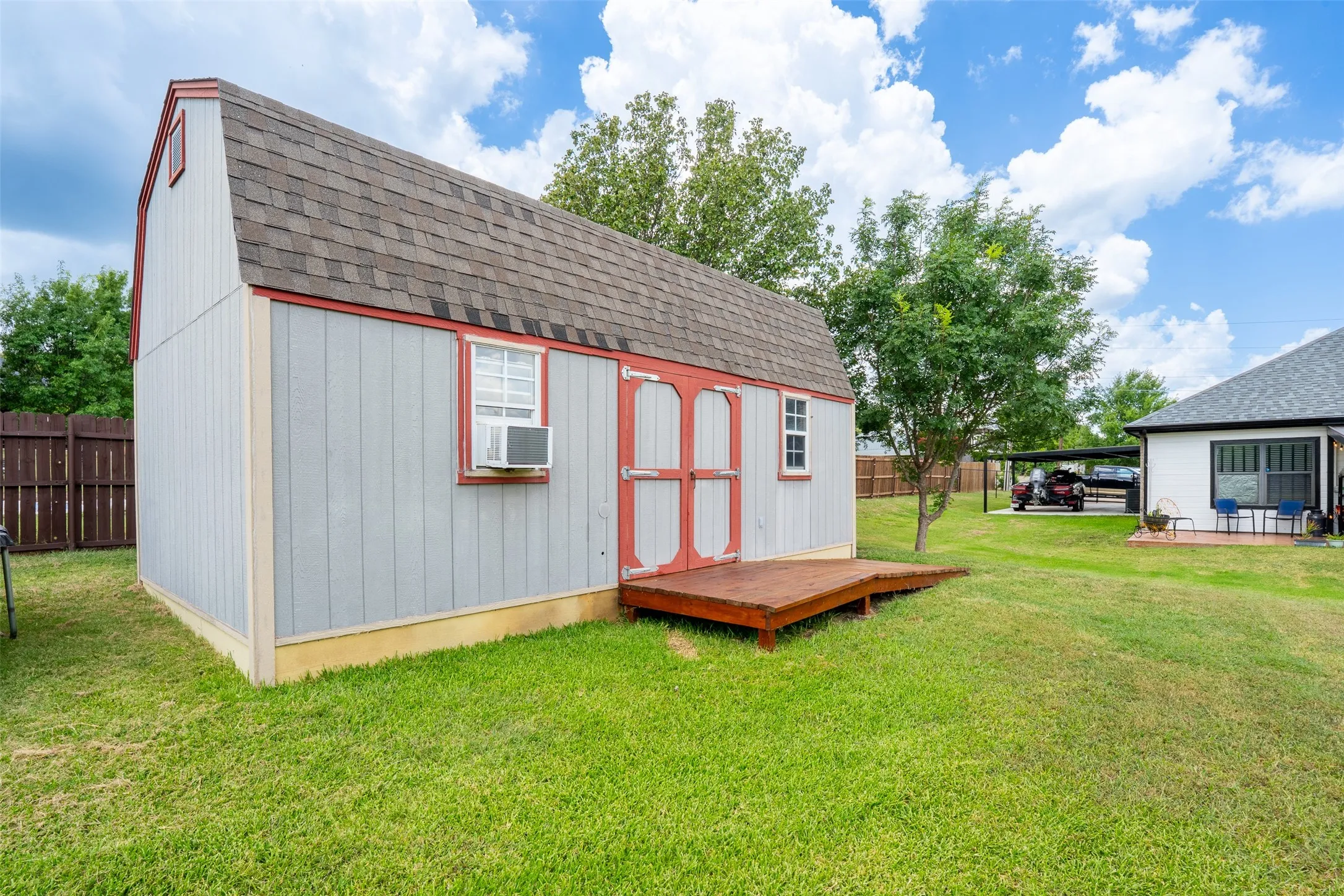 Single Family Residence For Sale in Hood County , 1305 E Apache Trail, Granbury, Texas 76048, 3 Bedroom, 2 Bathroom, 2 Garage spaces, 1,876 Sqft, built in 2009, mls#21325876, Real Estate Agent in Granbury, Homes For Sale in Hood county, Homes For Sale in Granbury, Realtor in Granbury Texas, Real Estate Brokerage Independent Realty Texas, Luminita Cordes Realtor