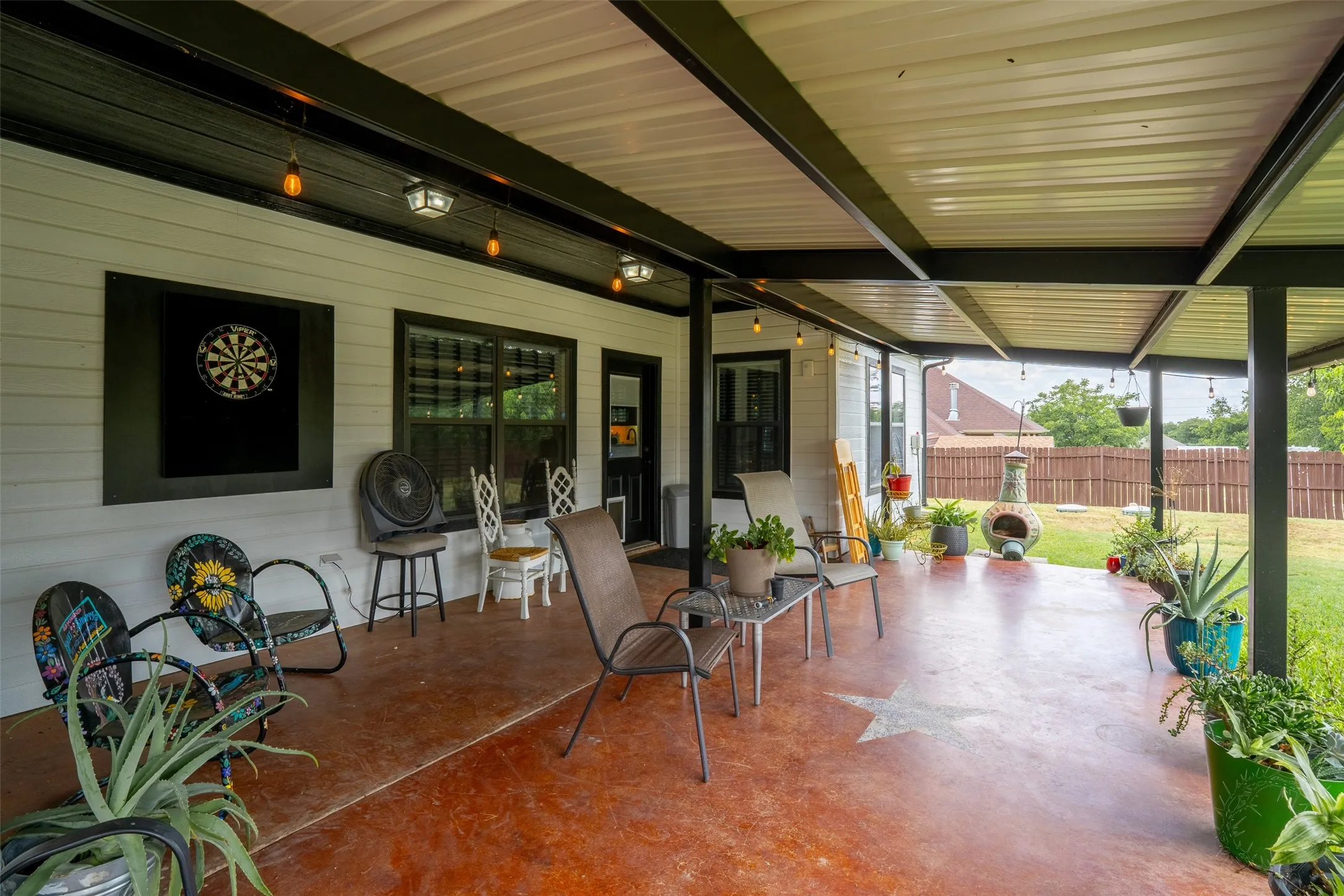 Single Family Residence For Sale in Hood County , 1305 E Apache Trail, Granbury, Texas 76048, 3 Bedroom, 2 Bathroom, 2 Garage spaces, 1,876 Sqft, built in 2009, mls#21325876, Real Estate Agent in Granbury, Homes For Sale in Hood county, Homes For Sale in Granbury, Realtor in Granbury Texas, Real Estate Brokerage Independent Realty Texas, Luminita Cordes Realtor