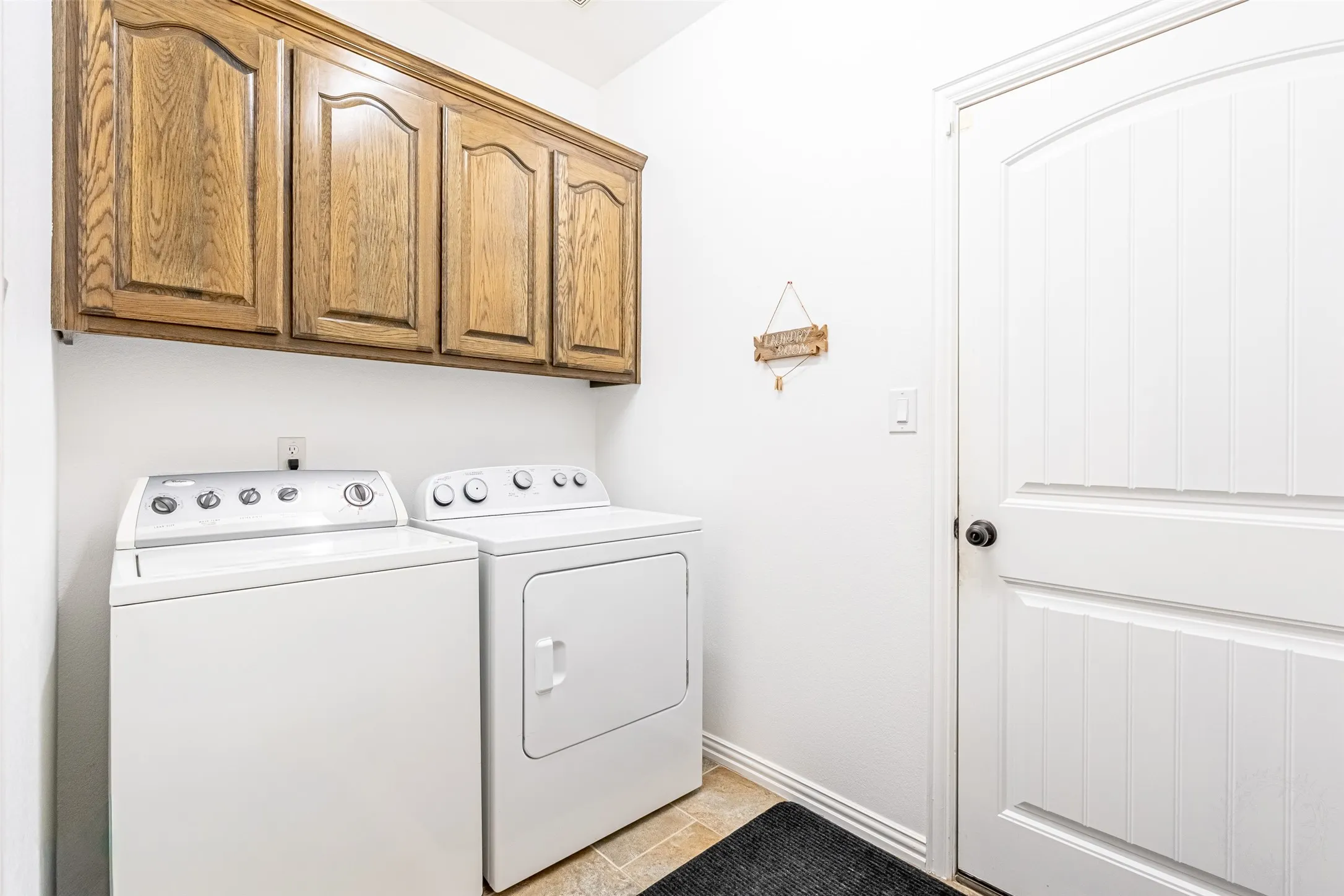 Single Family Residence For Sale in Hood County , 1305 E Apache Trail, Granbury, Texas 76048, 3 Bedroom, 2 Bathroom, 2 Garage spaces, 1,876 Sqft, built in 2009, mls#21325876, Real Estate Agent in Granbury, Homes For Sale in Hood county, Homes For Sale in Granbury, Realtor in Granbury Texas, Real Estate Brokerage Independent Realty Texas, Luminita Cordes Realtor