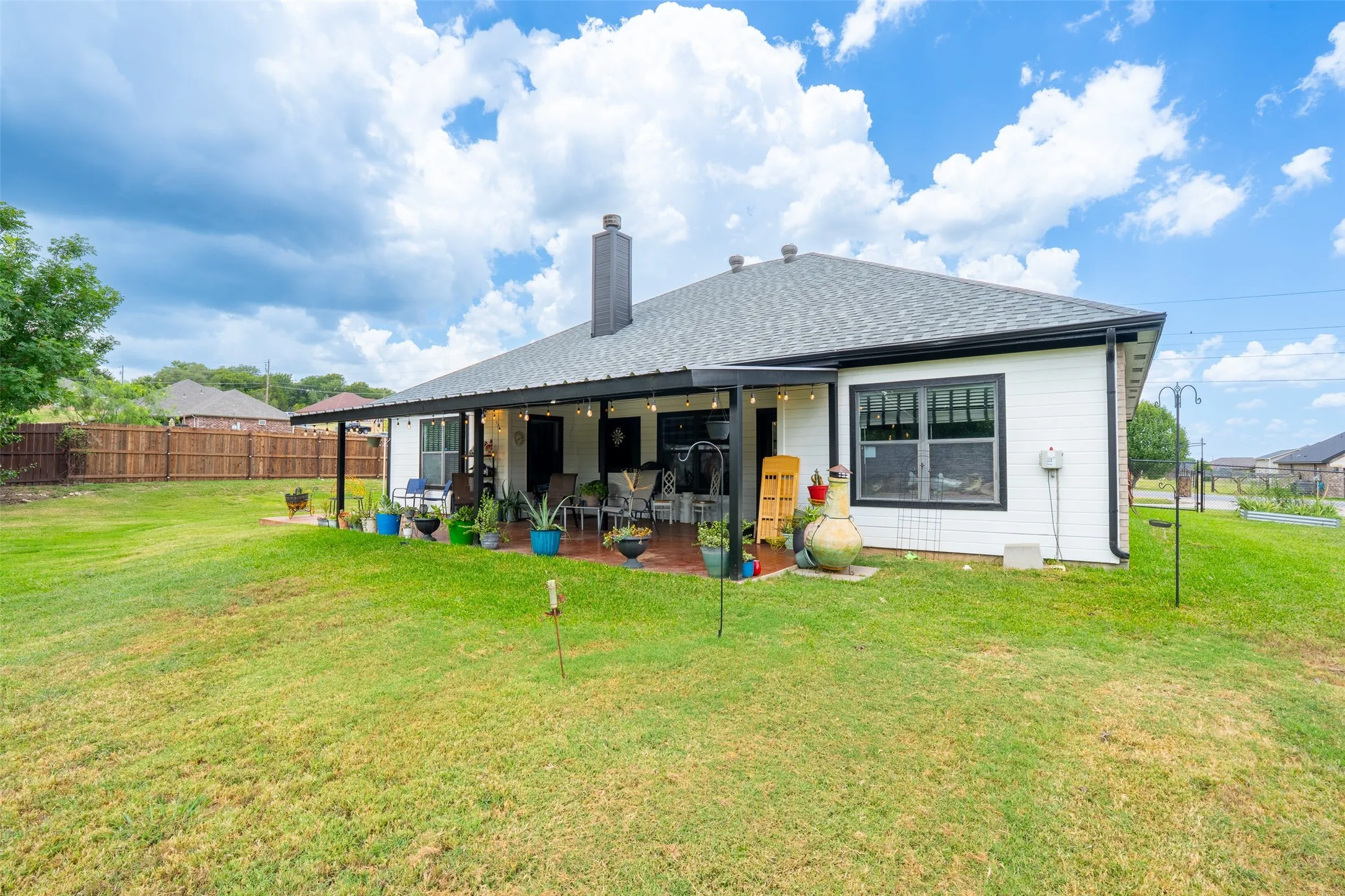 Single Family Residence For Sale in Hood County , 1305 E Apache Trail, Granbury, Texas 76048, 3 Bedroom, 2 Bathroom, 2 Garage spaces, 1,876 Sqft, built in 2009, mls#21325876, Real Estate Agent in Granbury, Homes For Sale in Hood county, Homes For Sale in Granbury, Realtor in Granbury Texas, Real Estate Brokerage Independent Realty Texas, Luminita Cordes Realtor