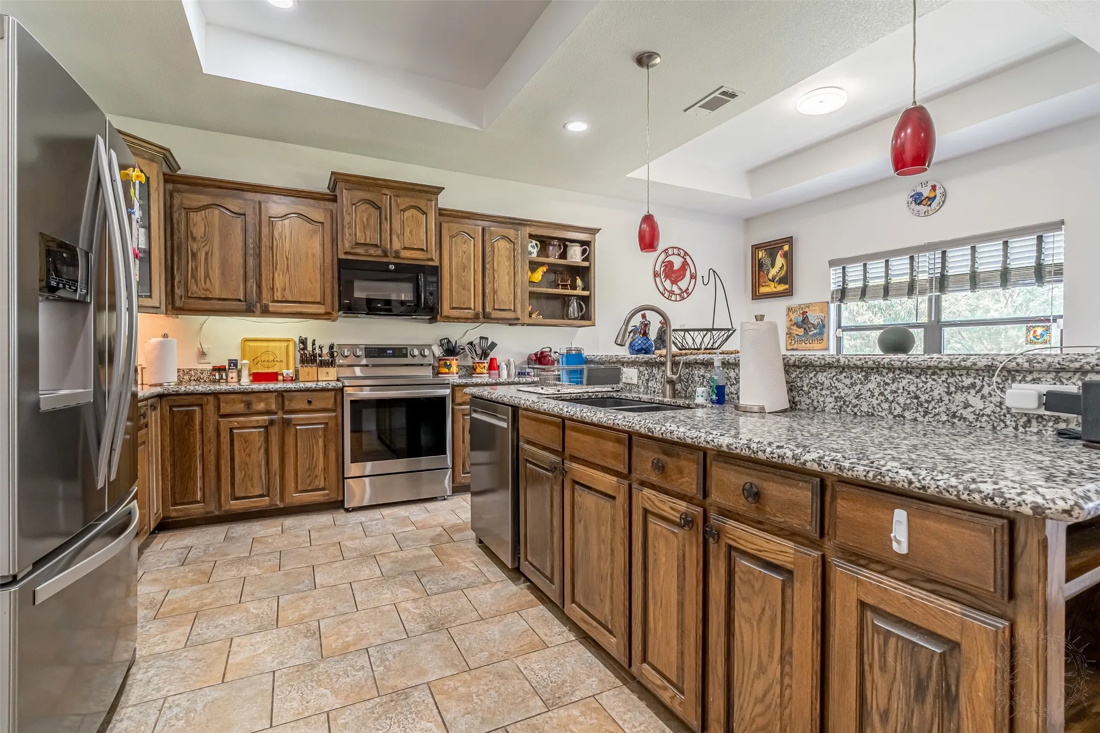 Single Family Residence For Sale in Hood County , 1305 E Apache Trail, Granbury, Texas 76048, 3 Bedroom, 2 Bathroom, 2 Garage spaces, 1,876 Sqft, built in 2009, mls#21325876, Real Estate Agent in Granbury, Homes For Sale in Hood county, Homes For Sale in Granbury, Realtor in Granbury Texas, Real Estate Brokerage Independent Realty Texas, Luminita Cordes Realtor