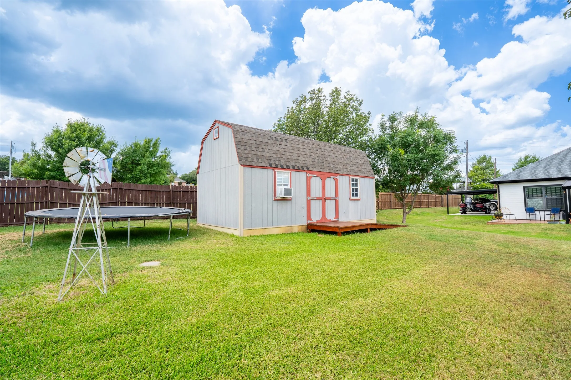 Single Family Residence For Sale in Hood County , 1305 E Apache Trail, Granbury, Texas 76048, 3 Bedroom, 2 Bathroom, 2 Garage spaces, 1,876 Sqft, built in 2009, mls#21325876, Real Estate Agent in Granbury, Homes For Sale in Hood county, Homes For Sale in Granbury, Realtor in Granbury Texas, Real Estate Brokerage Independent Realty Texas, Luminita Cordes Realtor
