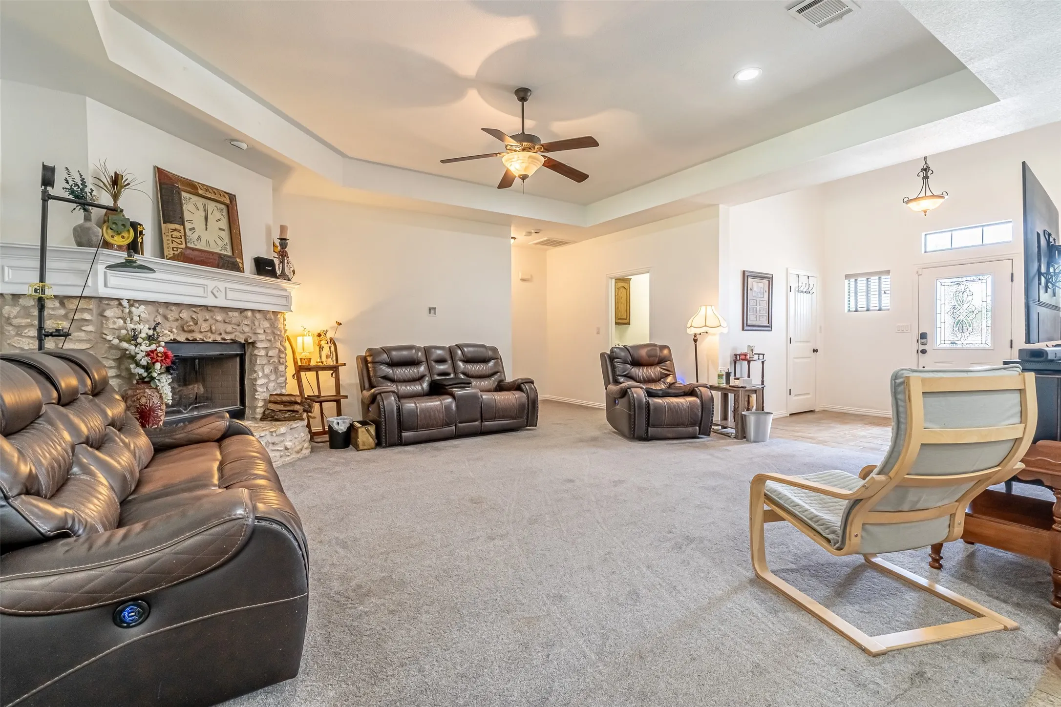 Single Family Residence For Sale in Hood County , 1305 E Apache Trail, Granbury, Texas 76048, 3 Bedroom, 2 Bathroom, 2 Garage spaces, 1,876 Sqft, built in 2009, mls#21325876, Real Estate Agent in Granbury, Homes For Sale in Hood county, Homes For Sale in Granbury, Realtor in Granbury Texas, Real Estate Brokerage Independent Realty Texas, Luminita Cordes Realtor