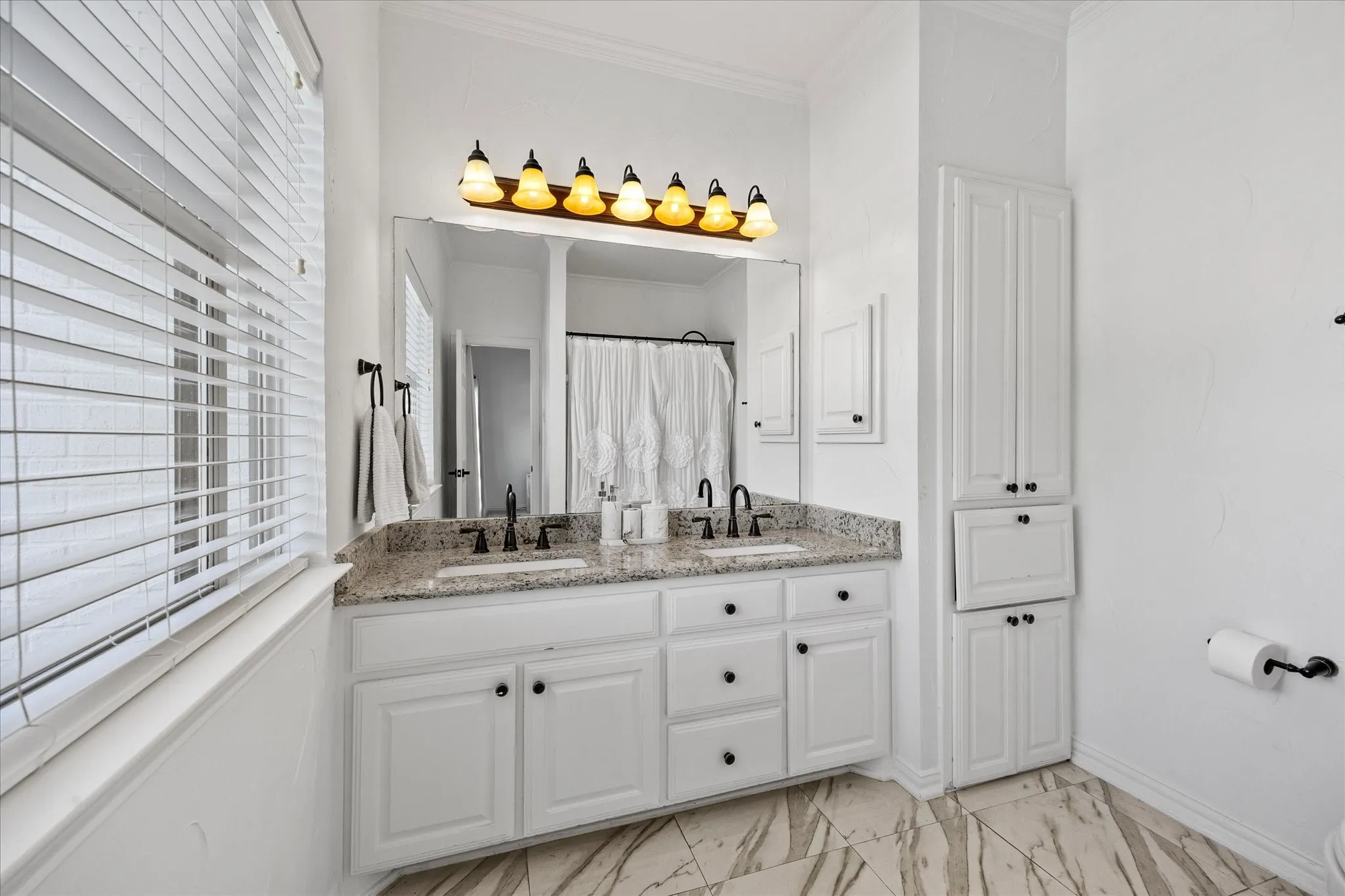 Single Family Residence For Sale in Tarrant County , 1107 Travis Court, Southlake, Texas 76092, 5 Bedroom, 4 Bathroom, 3 Garage spaces, 4,883 Sqft, built in 1994, mls#21325864, Real Estate Agent in Southlake, Homes For Sale in Tarrant county, Homes For Sale in Southlake, Realtor in Southlake Texas, Real Estate Brokerage Independent Realty Texas, Luminita Cordes Realtor