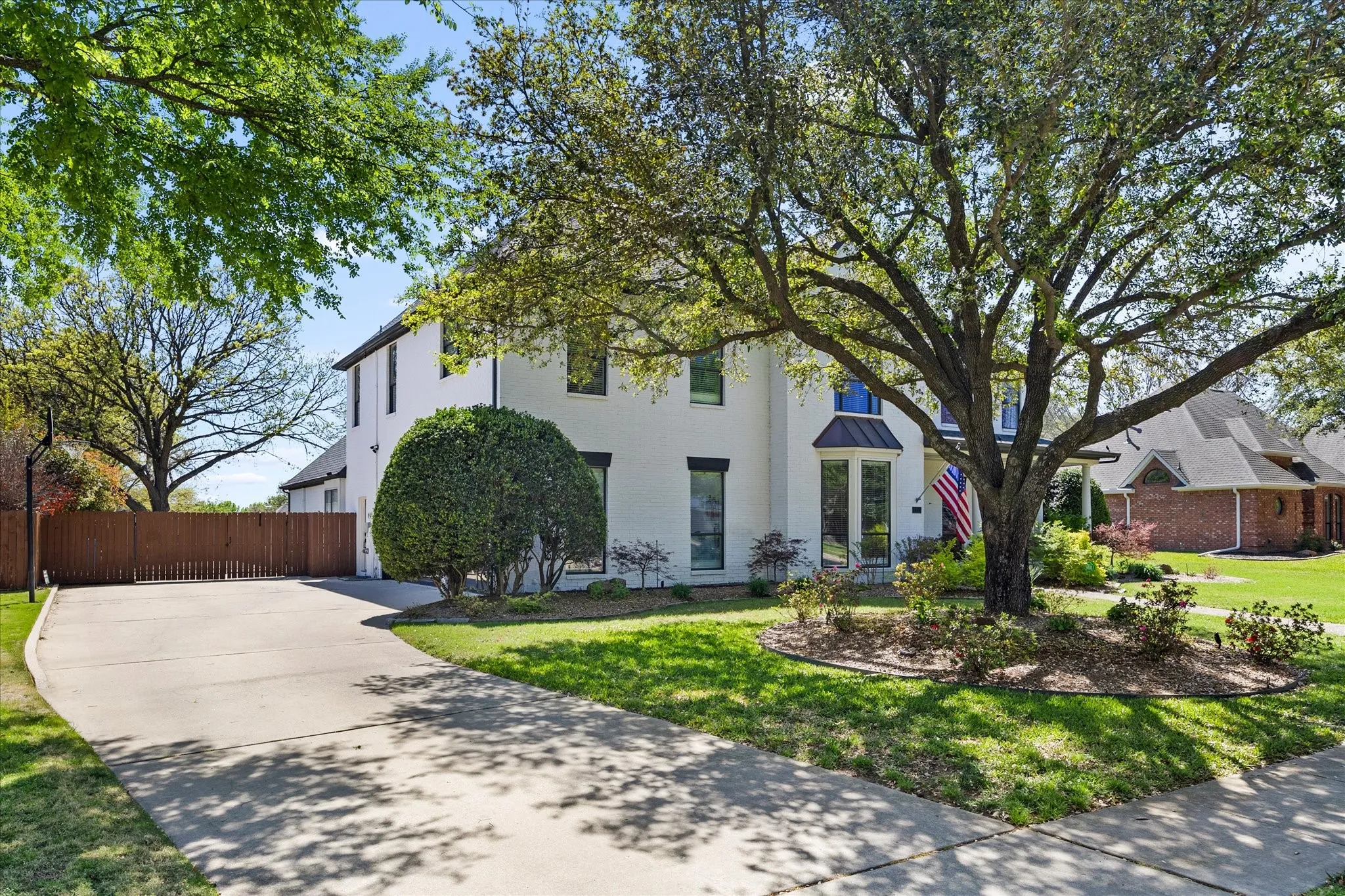 Single Family Residence For Sale in Tarrant County , 1107 Travis Court, Southlake, Texas 76092, 5 Bedroom, 4 Bathroom, 3 Garage spaces, 4,883 Sqft, built in 1994, mls#21325864, Real Estate Agent in Southlake, Homes For Sale in Tarrant county, Homes For Sale in Southlake, Realtor in Southlake Texas, Real Estate Brokerage Independent Realty Texas, Luminita Cordes Realtor