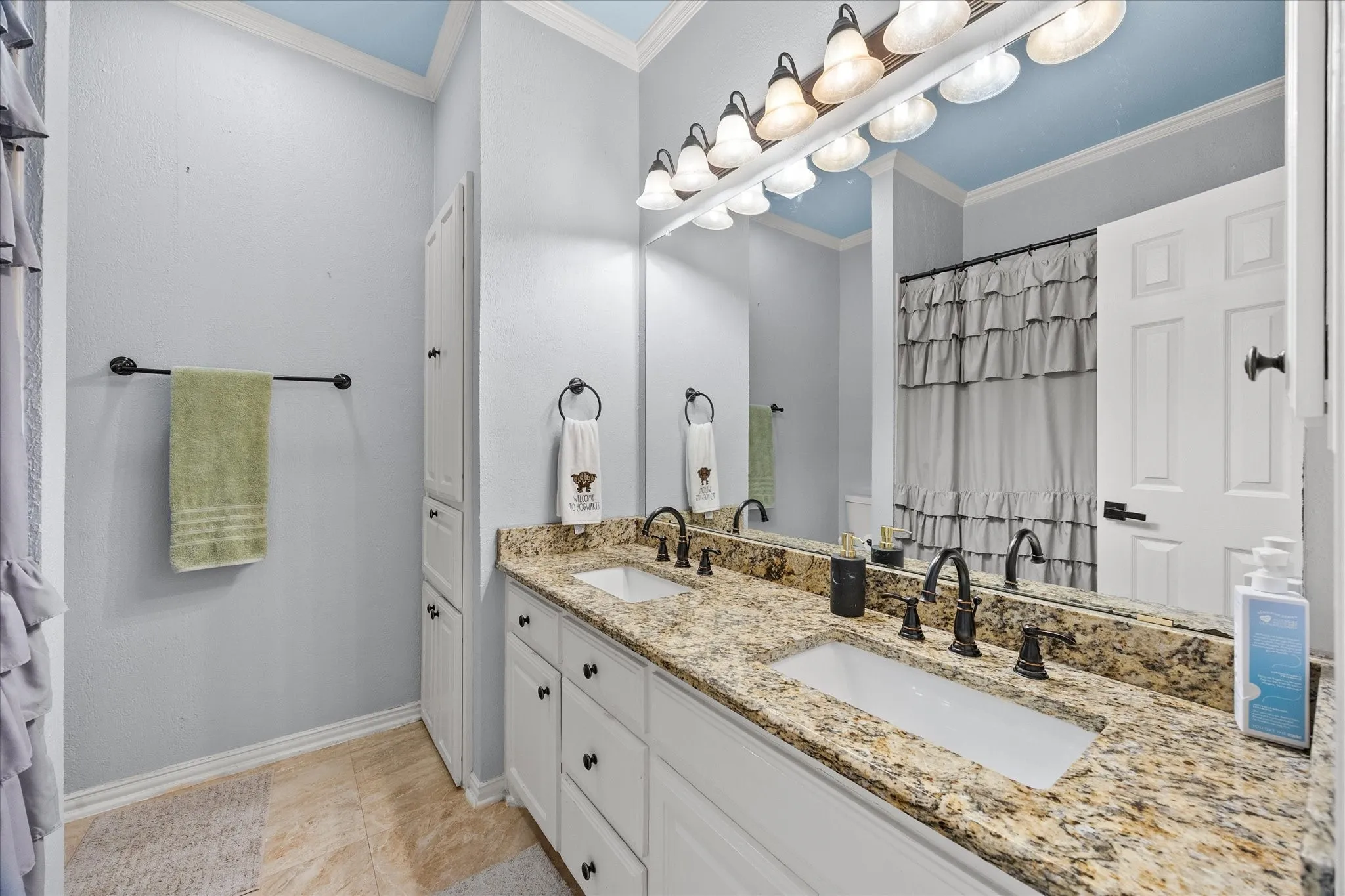 Single Family Residence For Sale in Tarrant County , 1107 Travis Court, Southlake, Texas 76092, 5 Bedroom, 4 Bathroom, 3 Garage spaces, 4,883 Sqft, built in 1994, mls#21325864, Real Estate Agent in Southlake, Homes For Sale in Tarrant county, Homes For Sale in Southlake, Realtor in Southlake Texas, Real Estate Brokerage Independent Realty Texas, Luminita Cordes Realtor