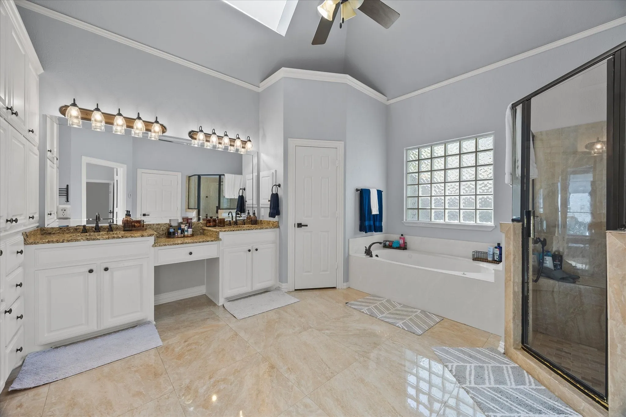 Single Family Residence For Sale in Tarrant County , 1107 Travis Court, Southlake, Texas 76092, 5 Bedroom, 4 Bathroom, 3 Garage spaces, 4,883 Sqft, built in 1994, mls#21325864, Real Estate Agent in Southlake, Homes For Sale in Tarrant county, Homes For Sale in Southlake, Realtor in Southlake Texas, Real Estate Brokerage Independent Realty Texas, Luminita Cordes Realtor