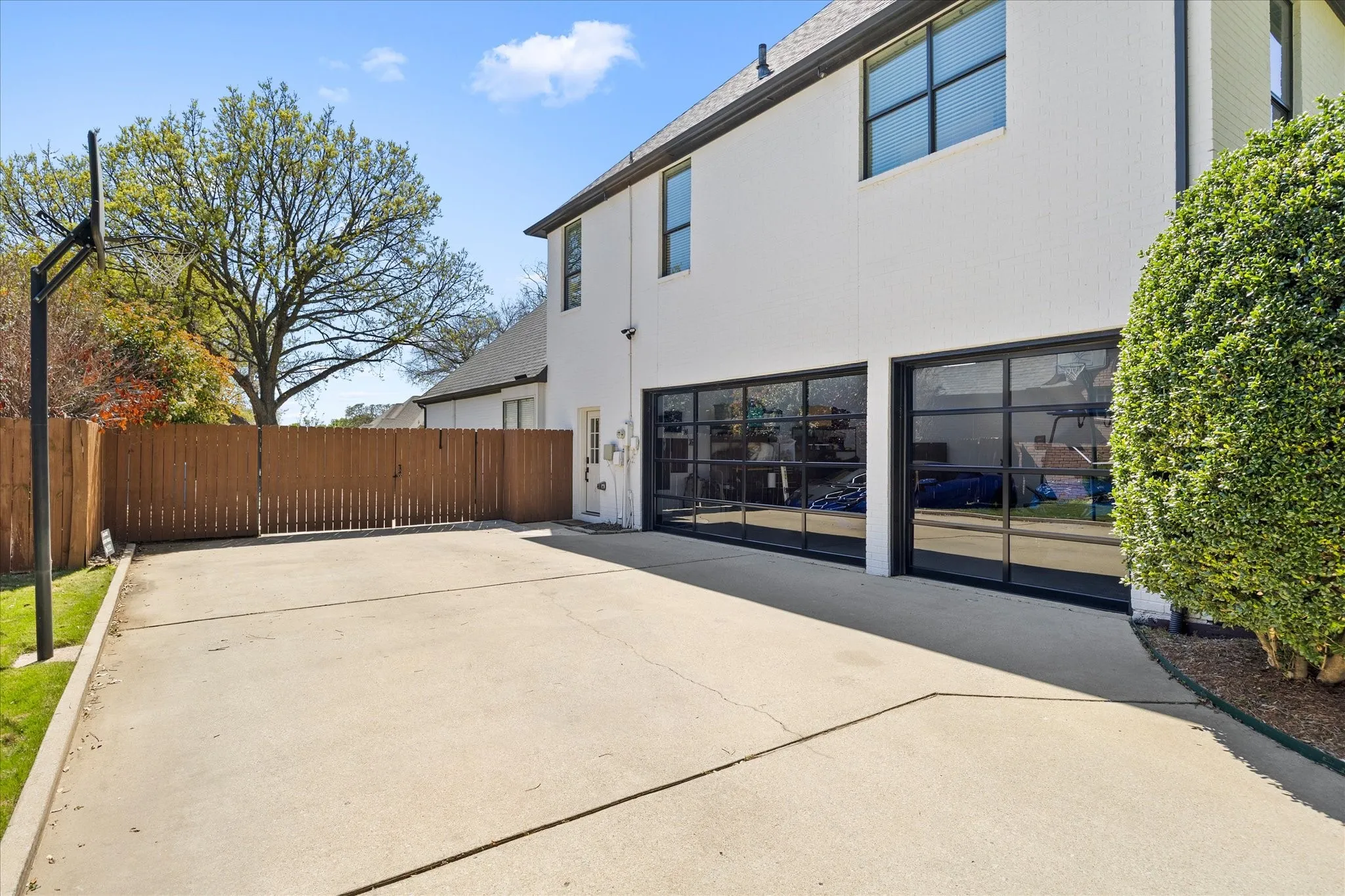 Single Family Residence For Sale in Tarrant County , 1107 Travis Court, Southlake, Texas 76092, 5 Bedroom, 4 Bathroom, 3 Garage spaces, 4,883 Sqft, built in 1994, mls#21325864, Real Estate Agent in Southlake, Homes For Sale in Tarrant county, Homes For Sale in Southlake, Realtor in Southlake Texas, Real Estate Brokerage Independent Realty Texas, Luminita Cordes Realtor