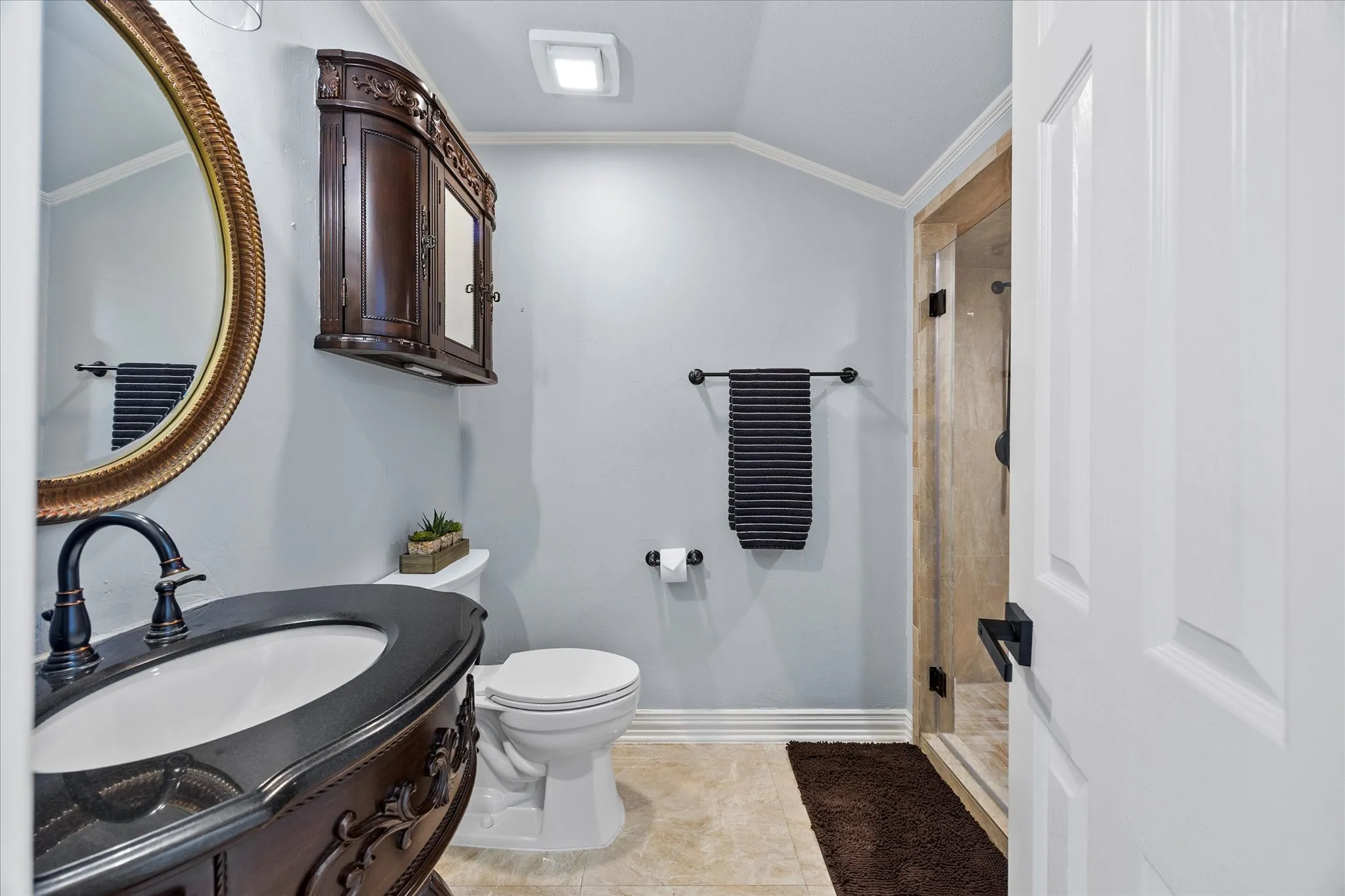Single Family Residence For Sale in Tarrant County , 1107 Travis Court, Southlake, Texas 76092, 5 Bedroom, 4 Bathroom, 3 Garage spaces, 4,883 Sqft, built in 1994, mls#21325864, Real Estate Agent in Southlake, Homes For Sale in Tarrant county, Homes For Sale in Southlake, Realtor in Southlake Texas, Real Estate Brokerage Independent Realty Texas, Luminita Cordes Realtor