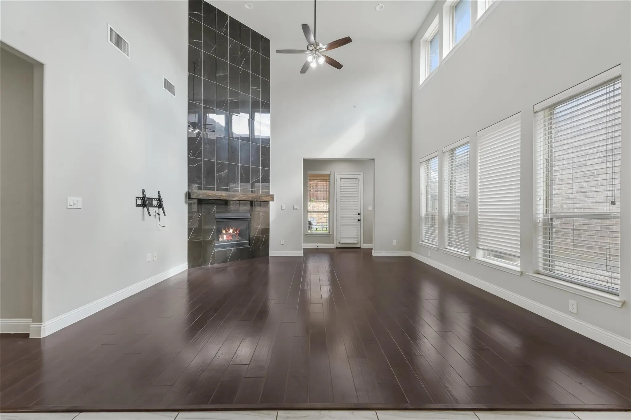 Single Family Residence For Sale in Dallas County , 3421 Poinsettia Way, Irving, Texas 75038, 4 Bedrooms, 3 Bathrooms, 2 Garage spaces, 2,820 Sqft, built in 2017, Price $699,900, mls#21325861, Real Estate Agent in Irving, Homes For Sale in Dallas county, Homes For Sale in Irving, Realtor in Irving Texas, Real Estate Brokerage Independent Realty Texas, Luminita Cordes Realtor