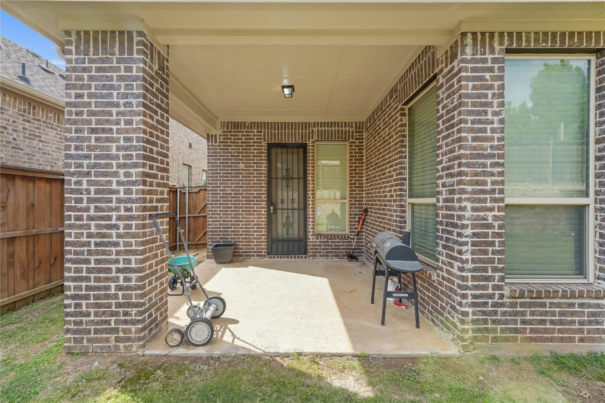 Single Family Residence For Sale in Dallas County , 3421 Poinsettia Way, Irving, Texas 75038, 4 Bedrooms, 3 Bathrooms, 2 Garage spaces, 2,820 Sqft, built in 2017, Price $699,900, mls#21325861, Real Estate Agent in Irving, Homes For Sale in Dallas county, Homes For Sale in Irving, Realtor in Irving Texas, Real Estate Brokerage Independent Realty Texas, Luminita Cordes Realtor