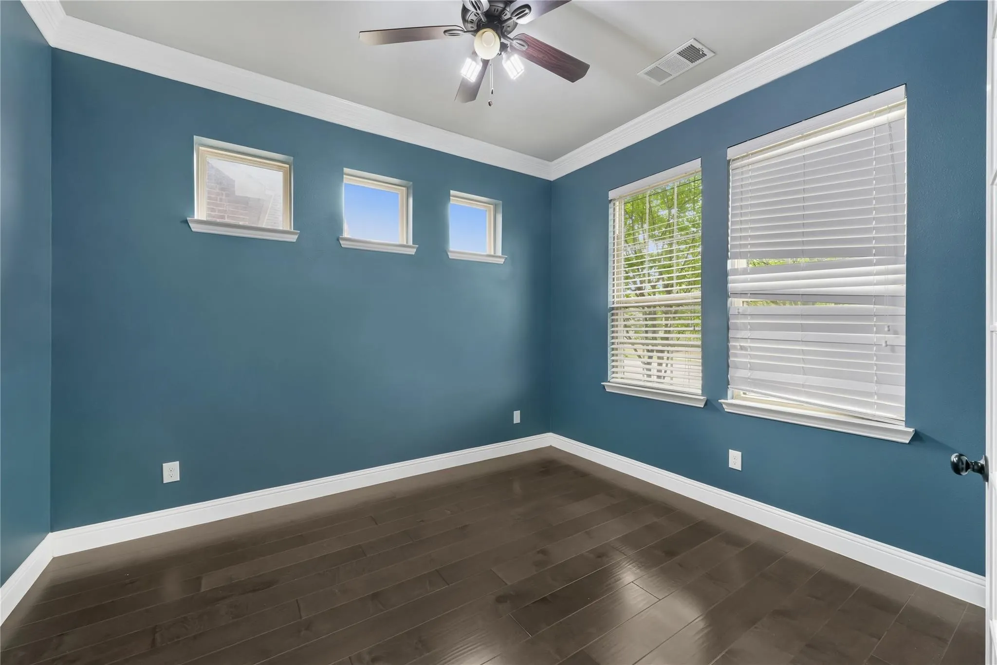 Single Family Residence For Sale in Dallas County , 3421 Poinsettia Way, Irving, Texas 75038, 4 Bedrooms, 3 Bathrooms, 2 Garage spaces, 2,820 Sqft, built in 2017, Price $699,900, mls#21325861, Real Estate Agent in Irving, Homes For Sale in Dallas county, Homes For Sale in Irving, Realtor in Irving Texas, Real Estate Brokerage Independent Realty Texas, Luminita Cordes Realtor