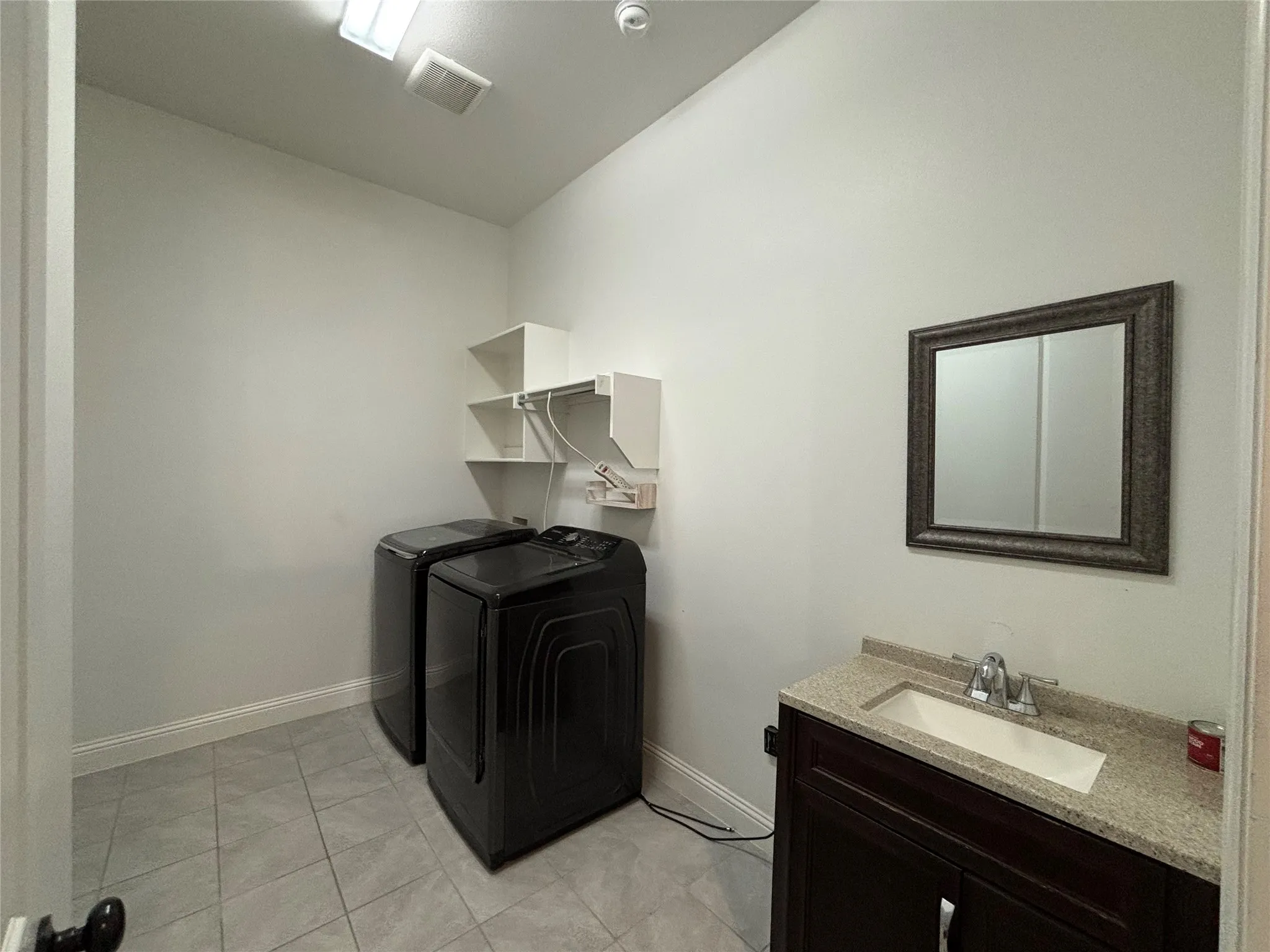 Single Family Residence For Sale in Dallas County , 3421 Poinsettia Way, Irving, Texas 75038, 4 Bedrooms, 3 Bathrooms, 2 Garage spaces, 2,820 Sqft, built in 2017, Price $699,900, mls#21325861, Real Estate Agent in Irving, Homes For Sale in Dallas county, Homes For Sale in Irving, Realtor in Irving Texas, Real Estate Brokerage Independent Realty Texas, Luminita Cordes Realtor