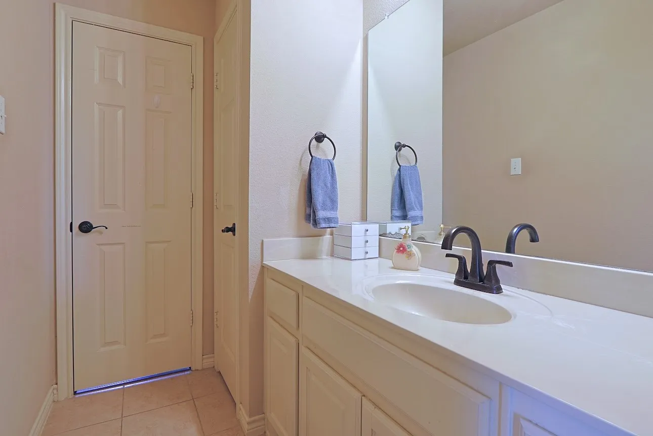 Single Family Residence For Sale in Collin County , 11673 Gatesville Drive, Frisco, Texas 75035, 5 Bedroom, 4 Bathroom, 2 Garage spaces, 3,827 Sqft, built in 2010, mls#21325903, Real Estate Agent in Frisco, Homes For Sale in Collin county, Homes For Sale in Frisco, Realtor in Frisco Texas, Real Estate Brokerage Independent Realty Texas, Luminita Cordes Realtor