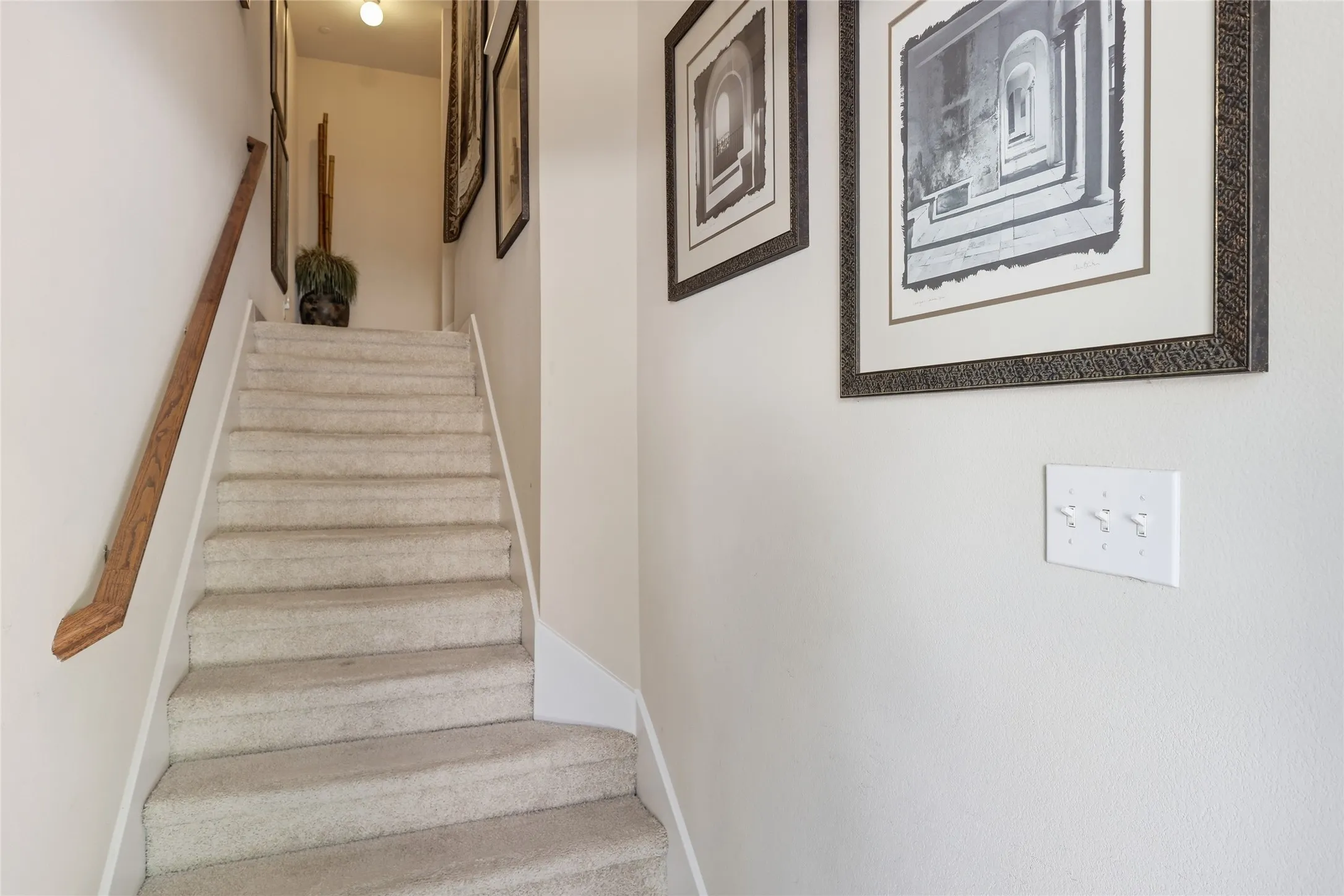 Townhouse For Sale in Dallas County , 1431 Chase Lane, Irving, Texas 75063, 3 Bedroom, 3 Bathroom, 2 Garage spaces, 2,319 Sqft, built in 2005, mls#21325169, Real Estate Agent in Irving, Homes For Sale in Dallas county, Homes For Sale in Irving, Realtor in Irving Texas, Real Estate Brokerage Independent Realty Texas, Luminita Cordes Realtor