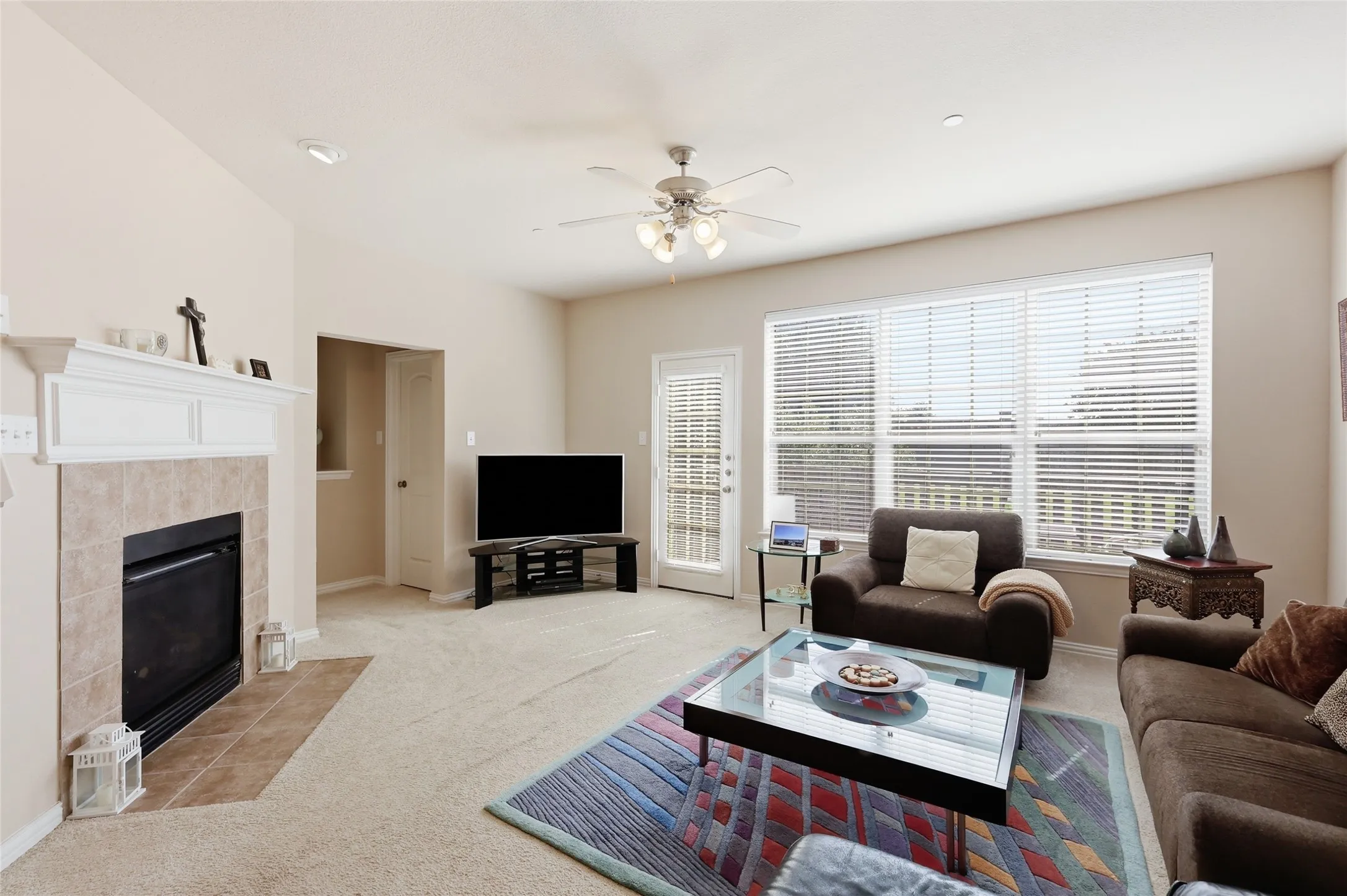 Townhouse For Sale in Dallas County , 1431 Chase Lane, Irving, Texas 75063, 3 Bedroom, 3 Bathroom, 2 Garage spaces, 2,319 Sqft, built in 2005, mls#21325169, Real Estate Agent in Irving, Homes For Sale in Dallas county, Homes For Sale in Irving, Realtor in Irving Texas, Real Estate Brokerage Independent Realty Texas, Luminita Cordes Realtor