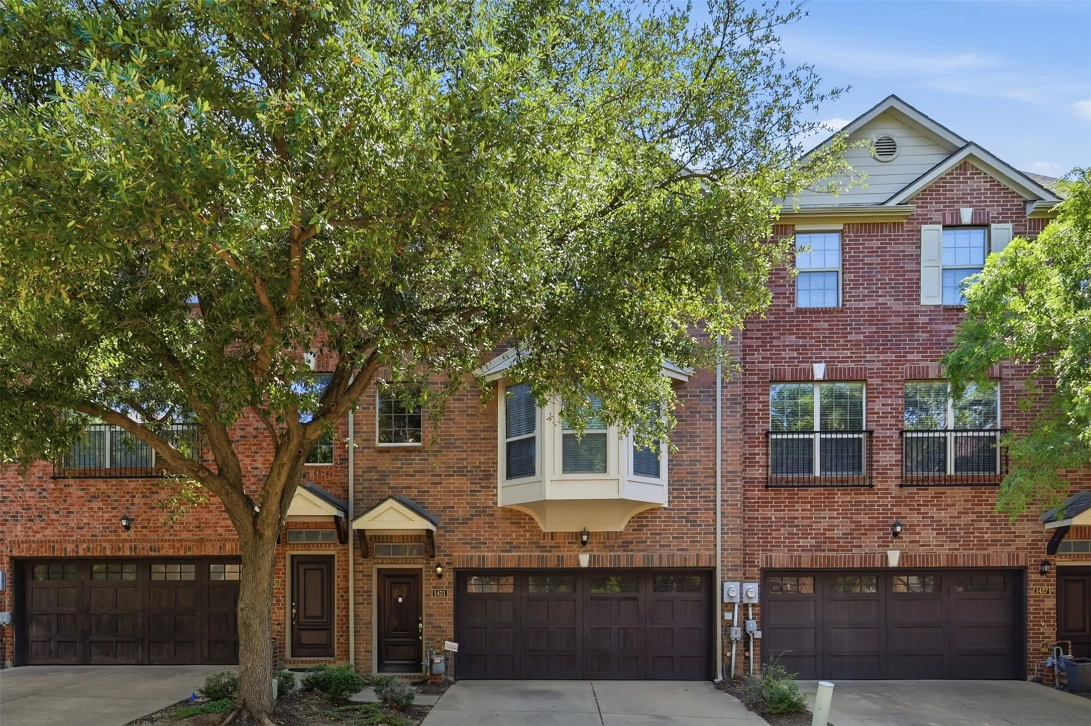 Townhouse For Sale in Dallas County , 1431 Chase Lane, Irving, Texas 75063, 3 Bedroom, 3 Bathroom, 2 Garage spaces, 2,319 Sqft, built in 2005, mls#21325169, Real Estate Agent in Irving, Homes For Sale in Dallas county, Homes For Sale in Irving, Realtor in Irving Texas, Real Estate Brokerage Independent Realty Texas, Luminita Cordes Realtor