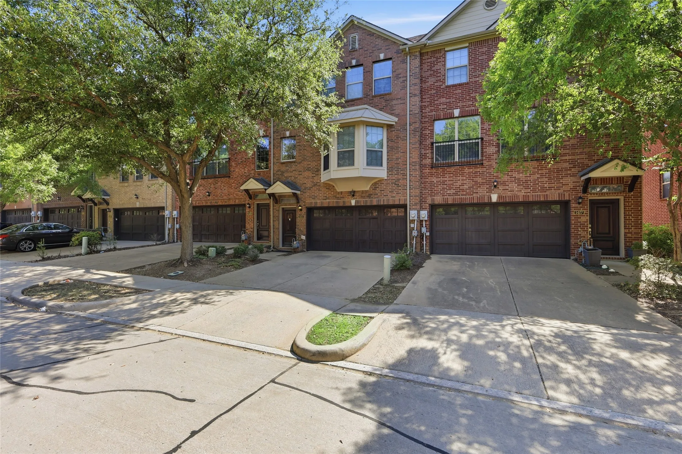 Townhouse For Sale in Dallas County , 1431 Chase Lane, Irving, Texas 75063, 3 Bedroom, 3 Bathroom, 2 Garage spaces, 2,319 Sqft, built in 2005, mls#21325169, Real Estate Agent in Irving, Homes For Sale in Dallas county, Homes For Sale in Irving, Realtor in Irving Texas, Real Estate Brokerage Independent Realty Texas, Luminita Cordes Realtor