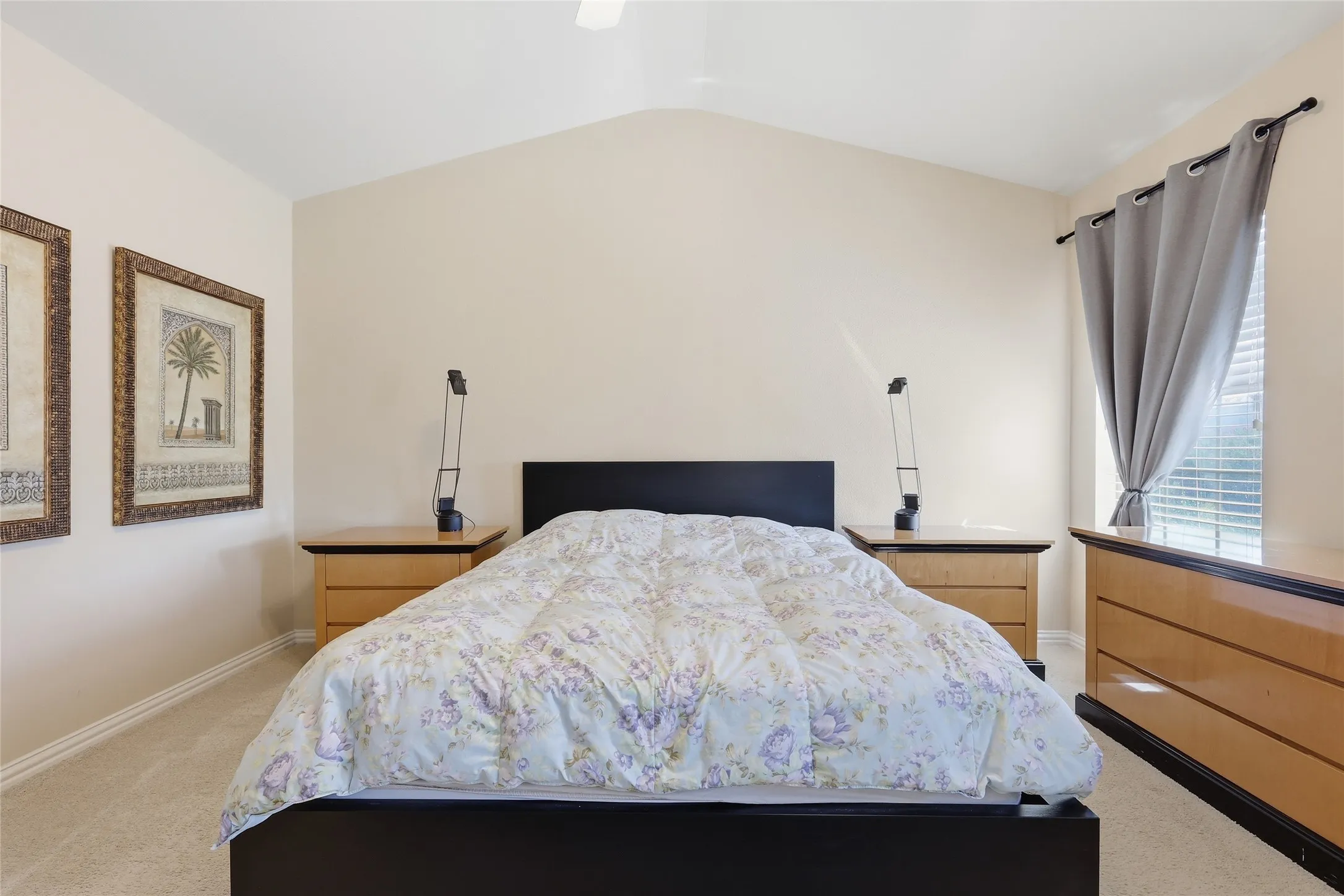 Townhouse For Sale in Dallas County , 1431 Chase Lane, Irving, Texas 75063, 3 Bedroom, 3 Bathroom, 2 Garage spaces, 2,319 Sqft, built in 2005, mls#21325169, Real Estate Agent in Irving, Homes For Sale in Dallas county, Homes For Sale in Irving, Realtor in Irving Texas, Real Estate Brokerage Independent Realty Texas, Luminita Cordes Realtor