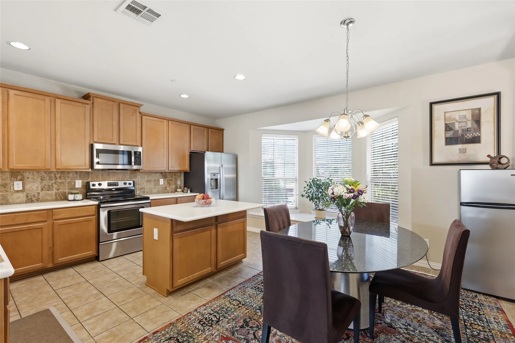 Townhouse For Sale in Dallas County , 1431 Chase Lane, Irving, Texas 75063, 3 Bedroom, 3 Bathroom, 2 Garage spaces, 2,319 Sqft, built in 2005, mls#21325169, Real Estate Agent in Irving, Homes For Sale in Dallas county, Homes For Sale in Irving, Realtor in Irving Texas, Real Estate Brokerage Independent Realty Texas, Luminita Cordes Realtor