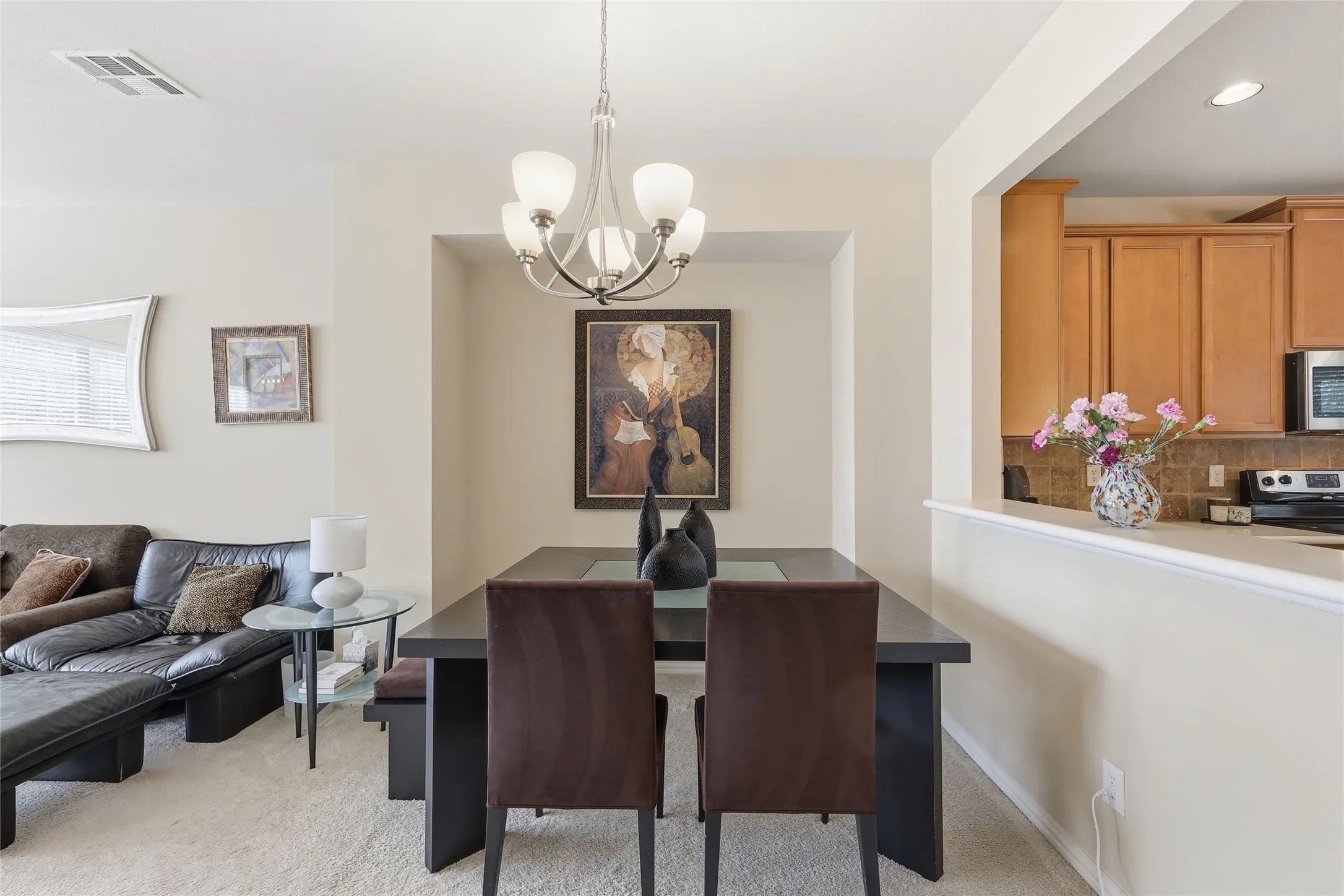 Townhouse For Sale in Dallas County , 1431 Chase Lane, Irving, Texas 75063, 3 Bedroom, 3 Bathroom, 2 Garage spaces, 2,319 Sqft, built in 2005, mls#21325169, Real Estate Agent in Irving, Homes For Sale in Dallas county, Homes For Sale in Irving, Realtor in Irving Texas, Real Estate Brokerage Independent Realty Texas, Luminita Cordes Realtor