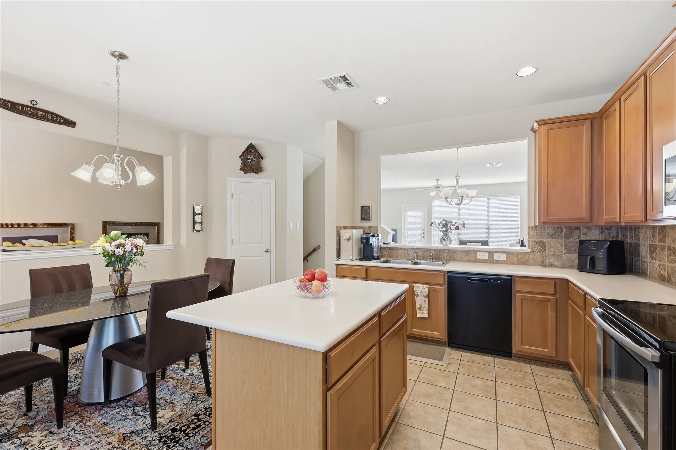 Townhouse For Sale in Dallas County , 1431 Chase Lane, Irving, Texas 75063, 3 Bedroom, 3 Bathroom, 2 Garage spaces, 2,319 Sqft, built in 2005, mls#21325169, Real Estate Agent in Irving, Homes For Sale in Dallas county, Homes For Sale in Irving, Realtor in Irving Texas, Real Estate Brokerage Independent Realty Texas, Luminita Cordes Realtor