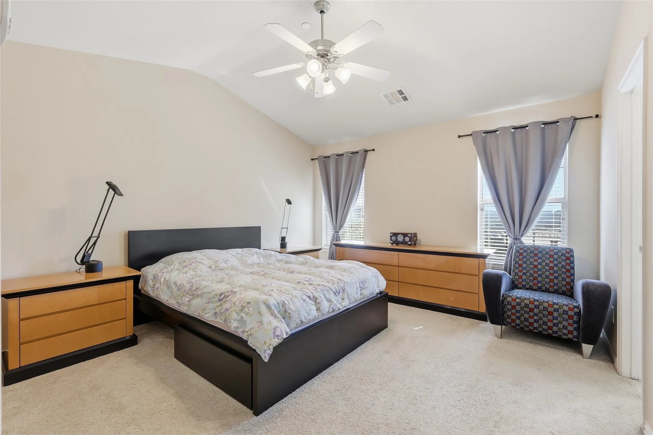 Townhouse For Sale in Dallas County , 1431 Chase Lane, Irving, Texas 75063, 3 Bedroom, 3 Bathroom, 2 Garage spaces, 2,319 Sqft, built in 2005, mls#21325169, Real Estate Agent in Irving, Homes For Sale in Dallas county, Homes For Sale in Irving, Realtor in Irving Texas, Real Estate Brokerage Independent Realty Texas, Luminita Cordes Realtor