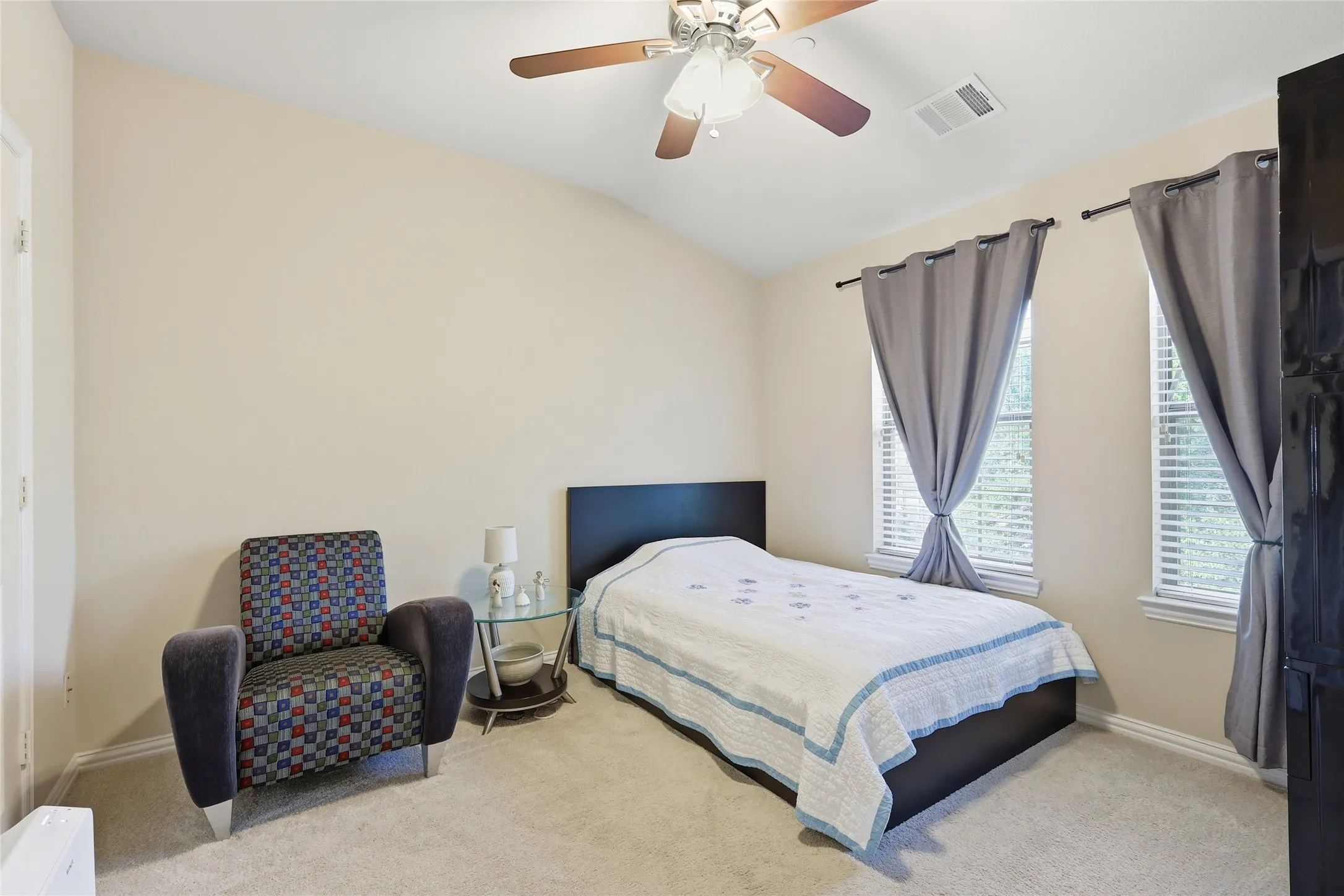 Townhouse For Sale in Dallas County , 1431 Chase Lane, Irving, Texas 75063, 3 Bedroom, 3 Bathroom, 2 Garage spaces, 2,319 Sqft, built in 2005, mls#21325169, Real Estate Agent in Irving, Homes For Sale in Dallas county, Homes For Sale in Irving, Realtor in Irving Texas, Real Estate Brokerage Independent Realty Texas, Luminita Cordes Realtor