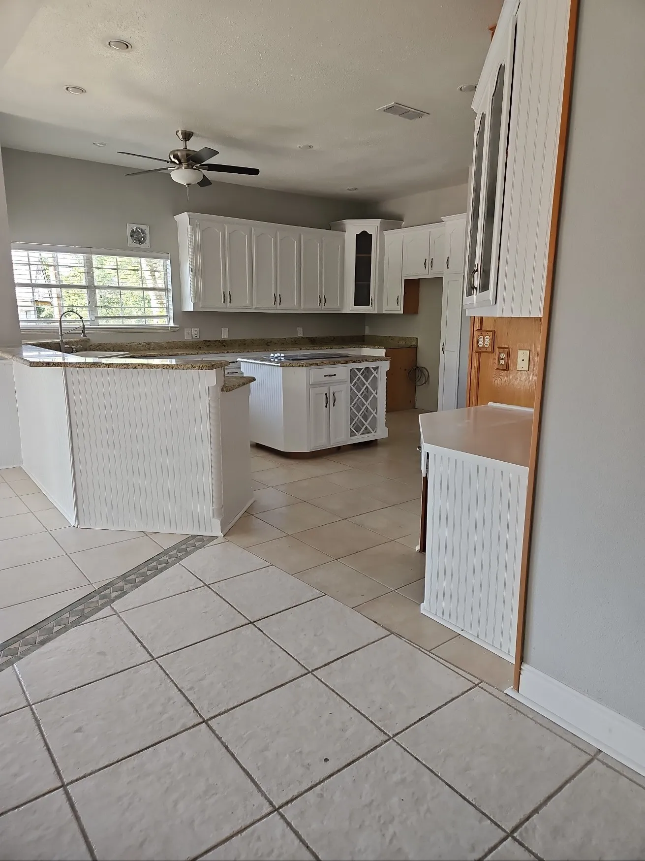 Single Family Residence For Rent in Cooke County , 137 Oakview Road, Gainesville, Texas 76240, 4 Bedroom, 4 Bathroom, 3 Garage spaces, 4,152 Sqft, built in 2001, mls#21325912, Real Estate Agent in Gainesville, Homes For Rent in Cooke county, Homes For Rent in Gainesville, Realtor in Gainesville Texas, Real Estate Brokerage Independent Realty Texas, Luminita Cordes Realtor