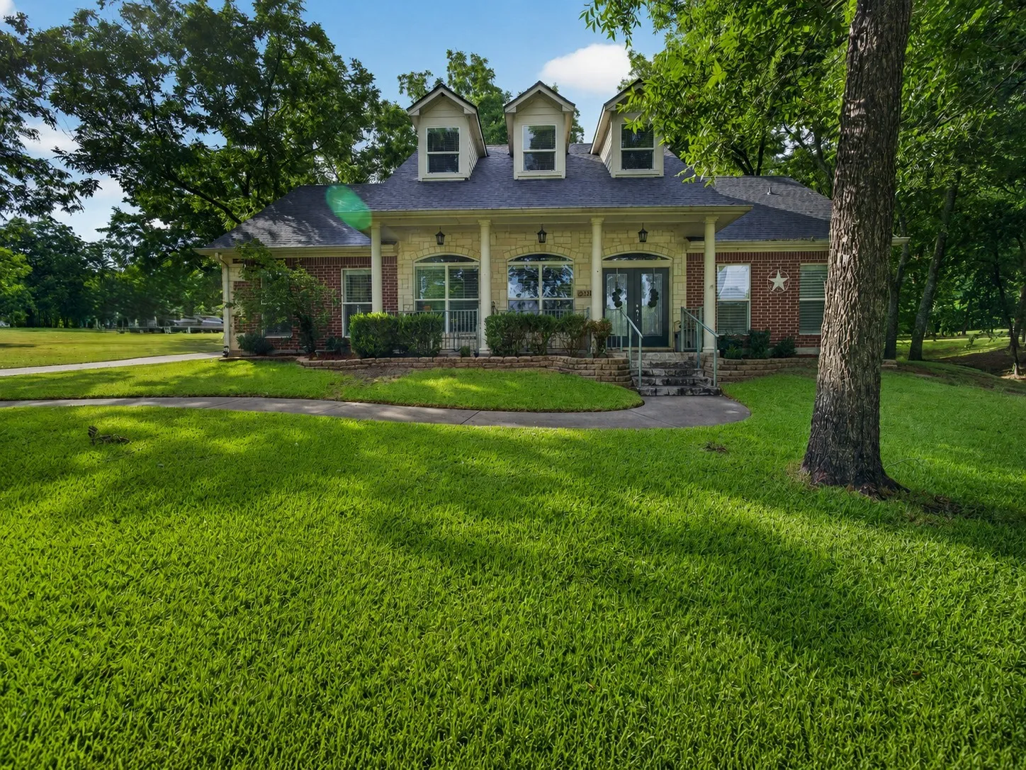 Single Family Residence For Sale in Navarro County , 3229 Francisco Bay Drive, Kerens, Texas 75144, 3 Bedroom, 3 Bathroom, 2 Garage spaces, 2,404 Sqft, built in 2007, Price $530,000, mls#21322961, Real Estate Agent in Kerens, Homes For Sale in Navarro county, Homes For Sale in Kerens, Realtor in Kerens Texas, Real Estate Brokerage Independent Realty Texas, Luminita Cordes Realtor