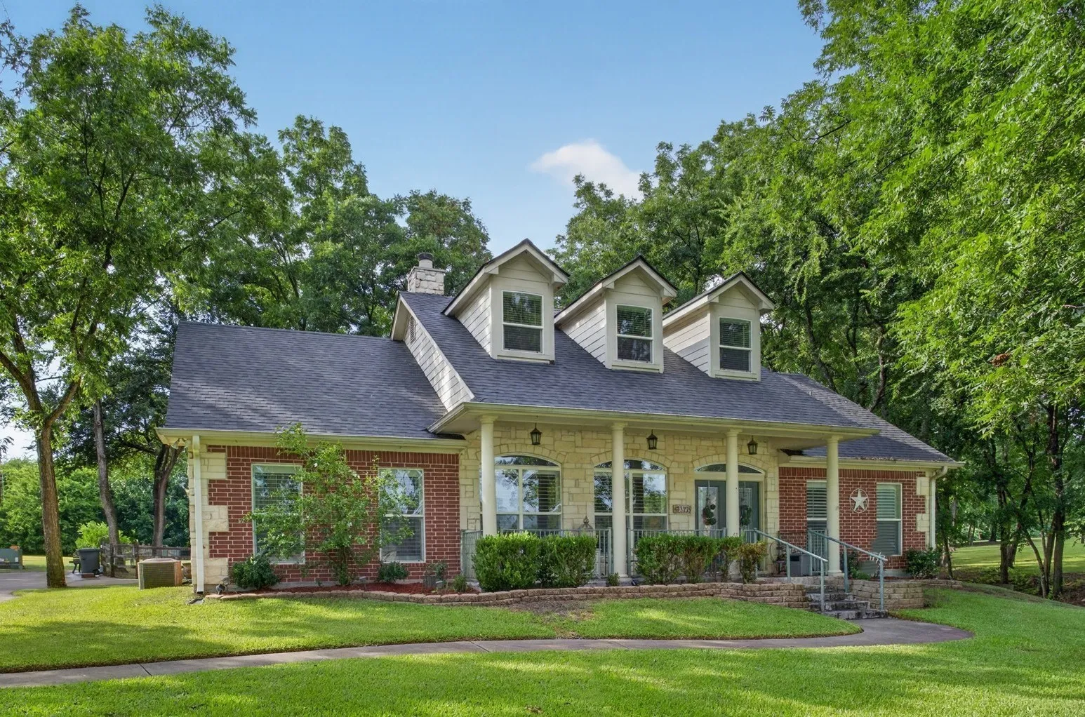 Single Family Residence For Sale in Navarro County , 3229 Francisco Bay Drive, Kerens, Texas 75144, 3 Bedroom, 3 Bathroom, 2 Garage spaces, 2,404 Sqft, built in 2007, Price $530,000, mls#21322961, Real Estate Agent in Kerens, Homes For Sale in Navarro county, Homes For Sale in Kerens, Realtor in Kerens Texas, Real Estate Brokerage Independent Realty Texas, Luminita Cordes Realtor