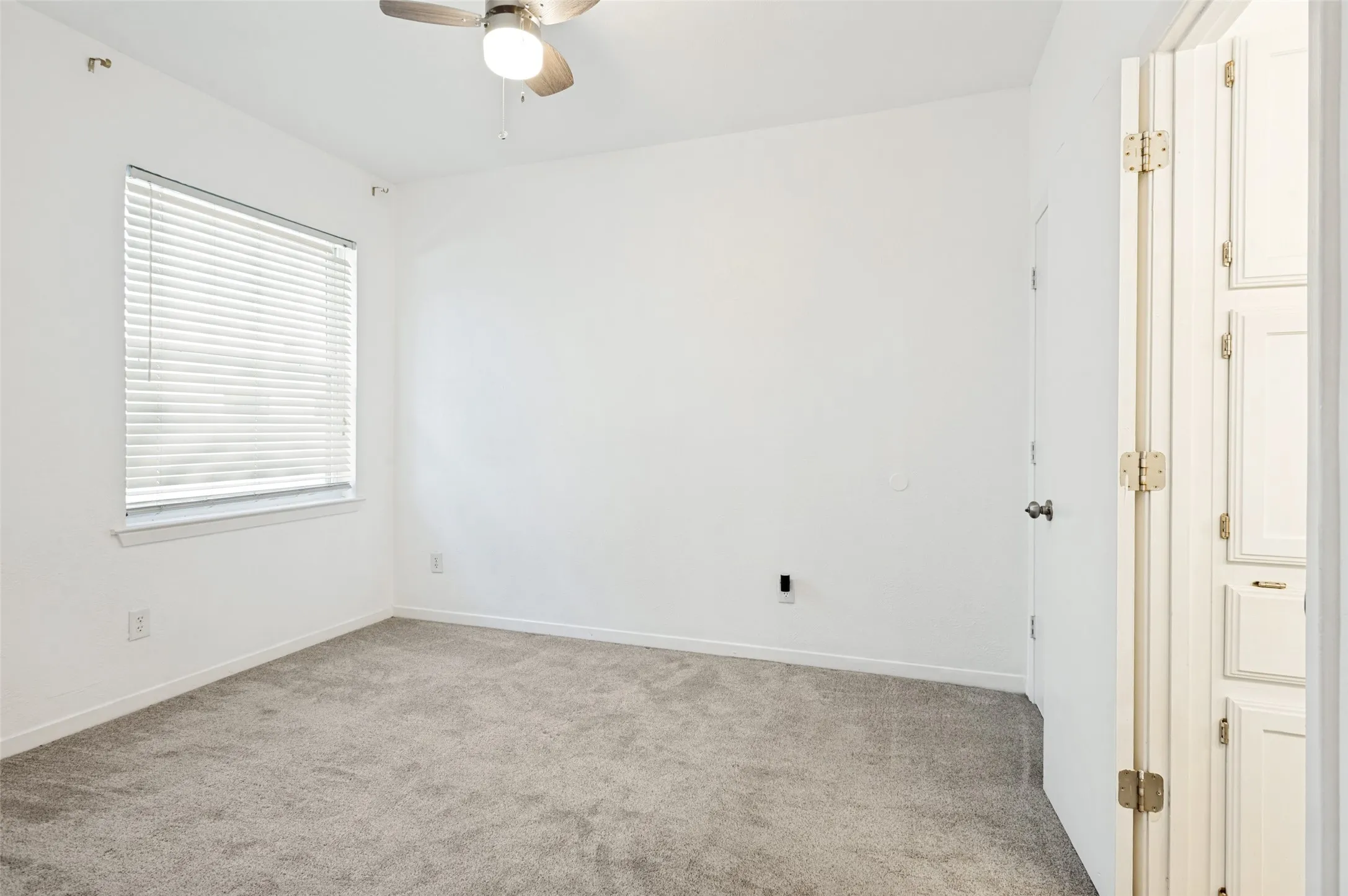 Townhouse For Rent in Dallas County , 2727 Reagan Street D, Dallas, Texas 75219, 2 Bedroom, 2 Bathroom, 1 Garage spaces, 983 Sqft, built in 1982, mls#21325915, Real Estate Agent in Dallas, Homes For Rent in Dallas county, Homes For Rent in Dallas, Realtor in Dallas Texas, Real Estate Brokerage Independent Realty Texas, Luminita Cordes Realtor