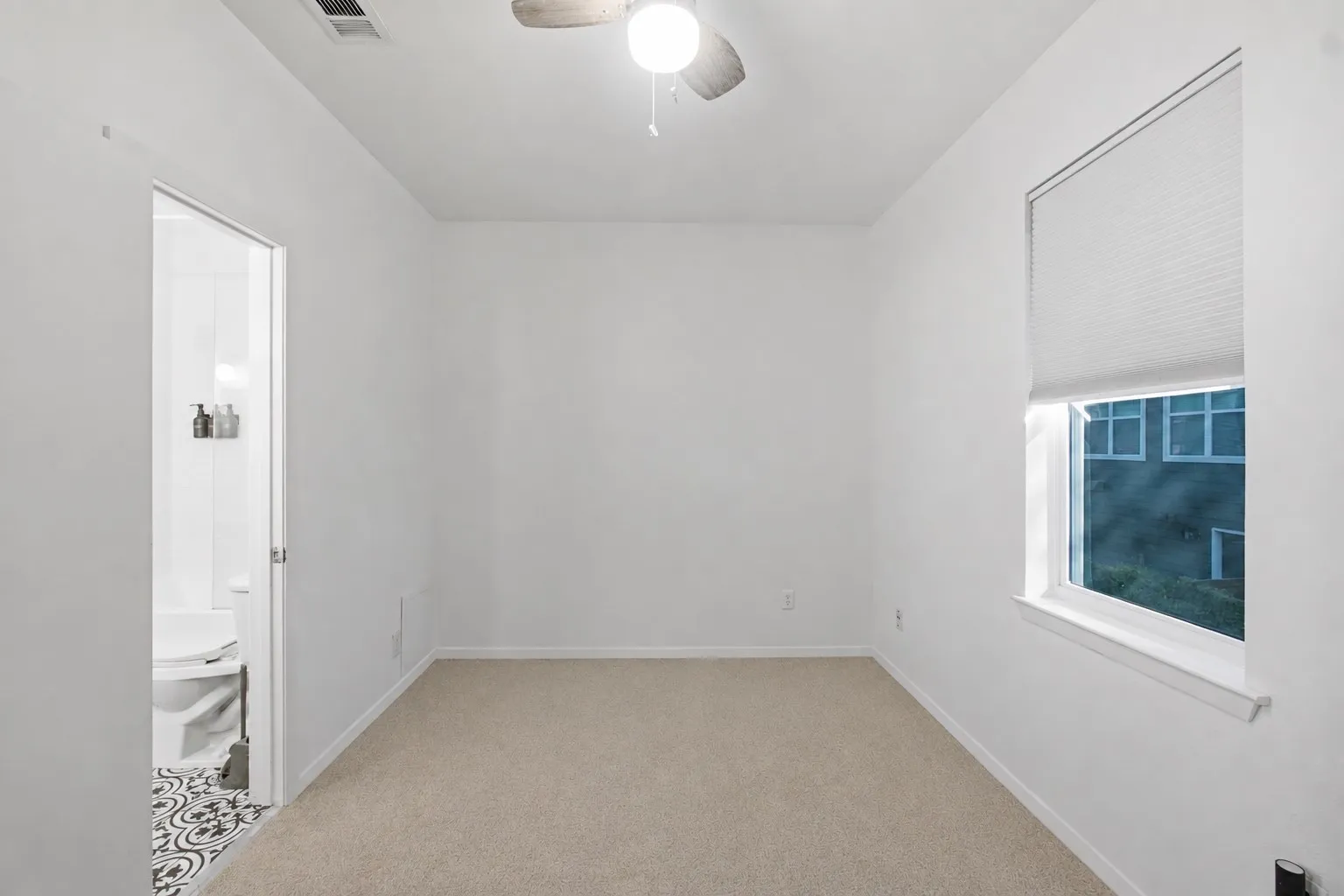 Townhouse For Rent in Dallas County , 2727 Reagan Street D, Dallas, Texas 75219, 2 Bedroom, 2 Bathroom, 1 Garage spaces, 983 Sqft, built in 1982, mls#21325915, Real Estate Agent in Dallas, Homes For Rent in Dallas county, Homes For Rent in Dallas, Realtor in Dallas Texas, Real Estate Brokerage Independent Realty Texas, Luminita Cordes Realtor