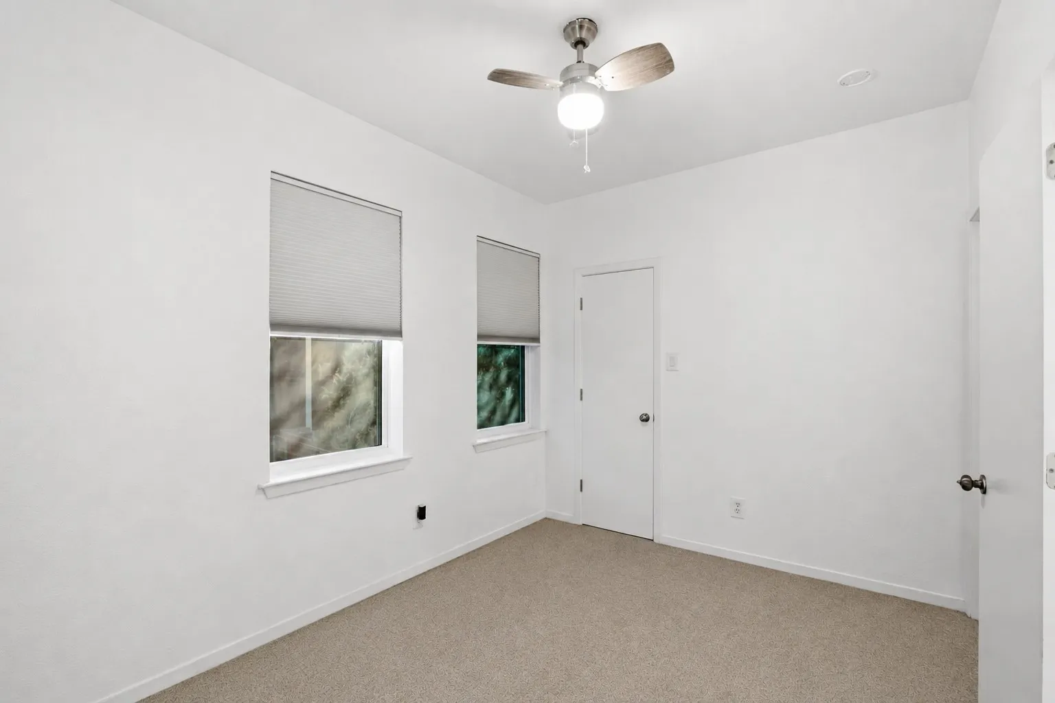 Townhouse For Rent in Dallas County , 2727 Reagan Street D, Dallas, Texas 75219, 2 Bedroom, 2 Bathroom, 1 Garage spaces, 983 Sqft, built in 1982, mls#21325915, Real Estate Agent in Dallas, Homes For Rent in Dallas county, Homes For Rent in Dallas, Realtor in Dallas Texas, Real Estate Brokerage Independent Realty Texas, Luminita Cordes Realtor