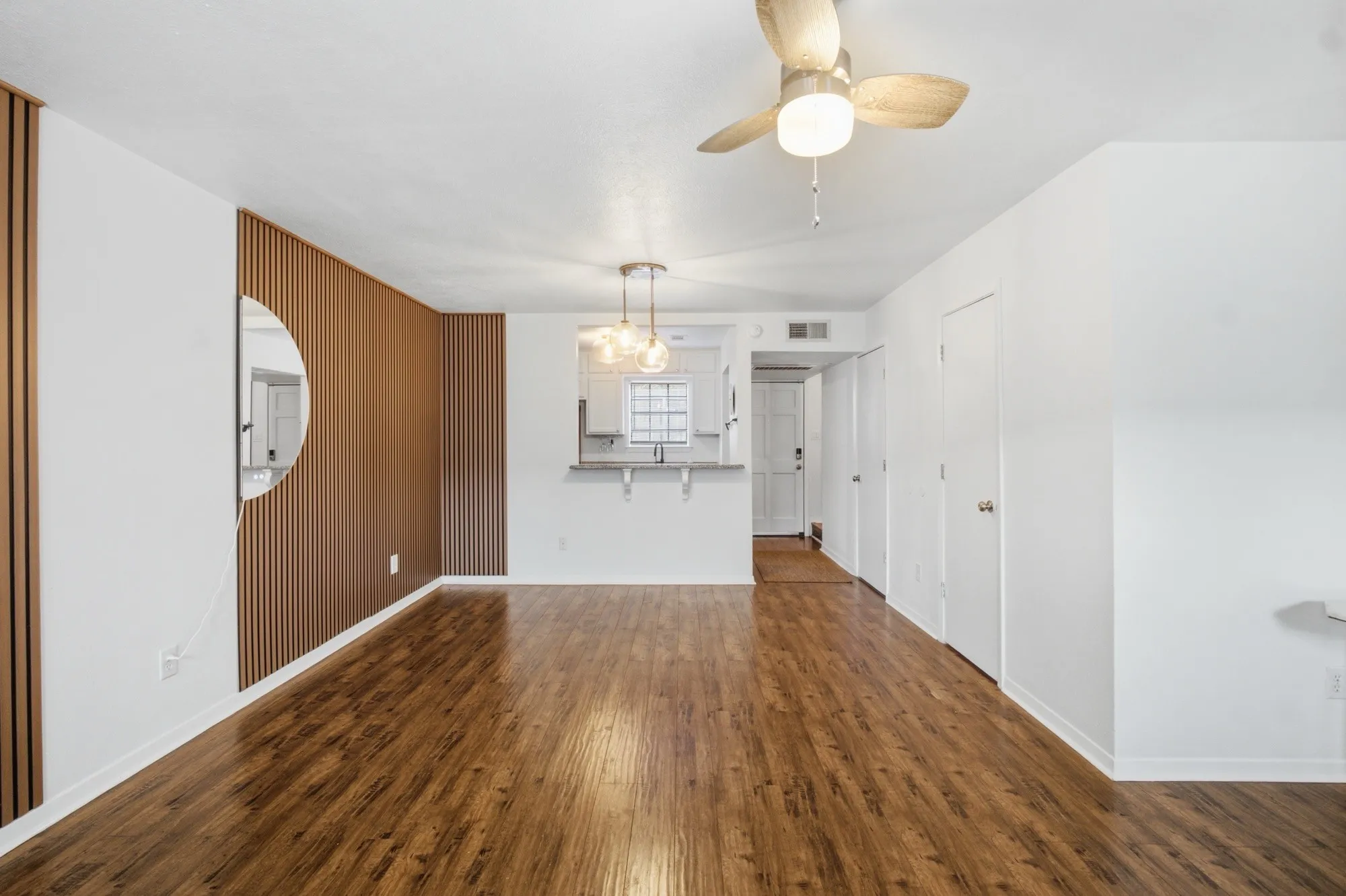 Townhouse For Rent in Dallas County , 2727 Reagan Street D, Dallas, Texas 75219, 2 Bedroom, 2 Bathroom, 1 Garage spaces, 983 Sqft, built in 1982, mls#21325915, Real Estate Agent in Dallas, Homes For Rent in Dallas county, Homes For Rent in Dallas, Realtor in Dallas Texas, Real Estate Brokerage Independent Realty Texas, Luminita Cordes Realtor