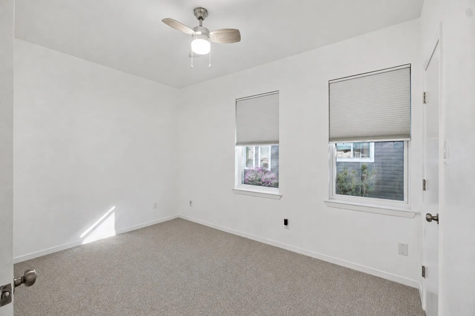 Townhouse For Rent in Dallas County , 2727 Reagan Street D, Dallas, Texas 75219, 2 Bedroom, 2 Bathroom, 1 Garage spaces, 983 Sqft, built in 1982, mls#21325915, Real Estate Agent in Dallas, Homes For Rent in Dallas county, Homes For Rent in Dallas, Realtor in Dallas Texas, Real Estate Brokerage Independent Realty Texas, Luminita Cordes Realtor
