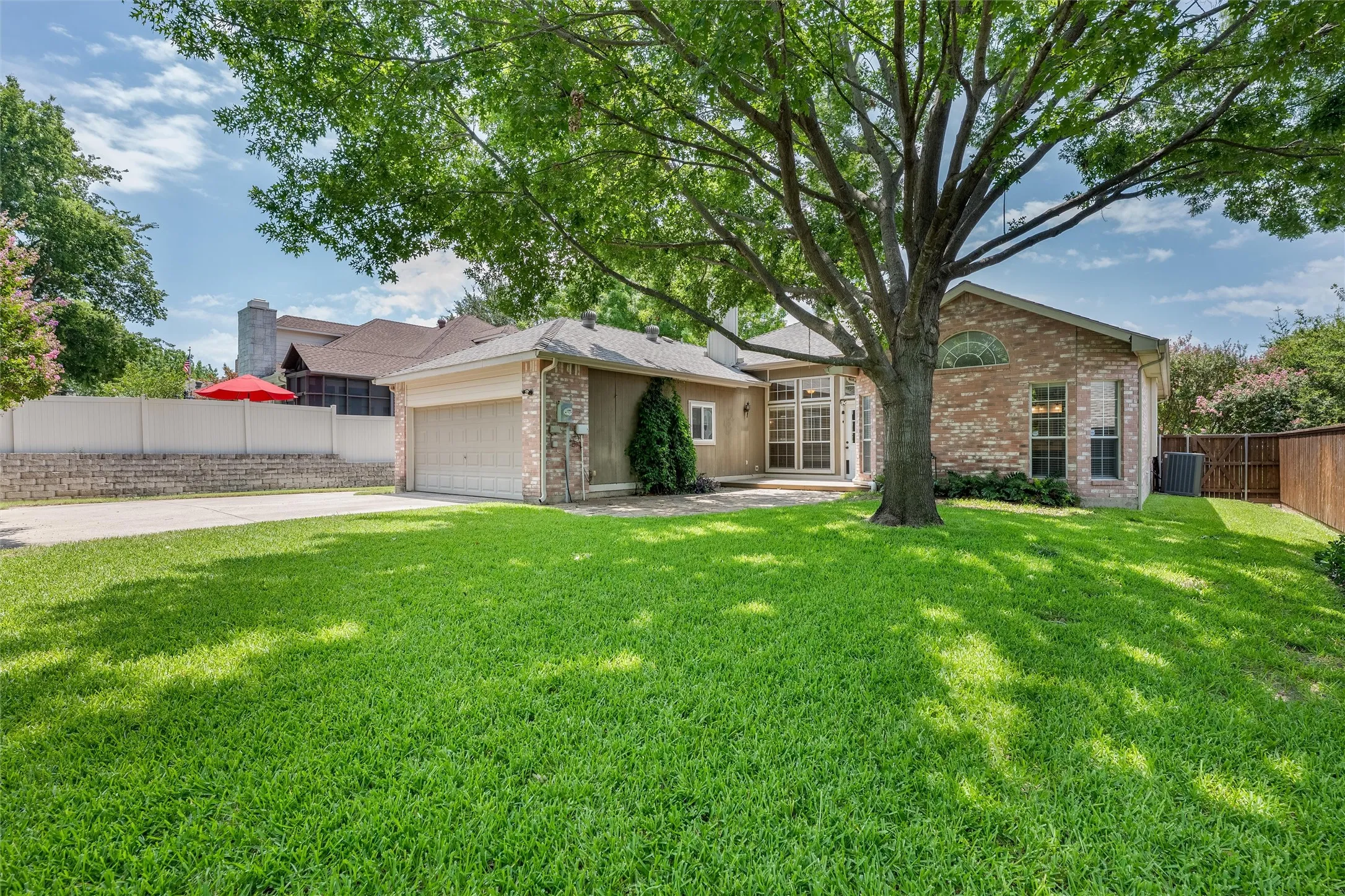 Single Family Residence For Sale in Collin County , 2608 Rochelle Drive, Mc Kinney, Texas 75070, 3 Bedroom, 2 Bathroom, 2 Garage spaces, 1,775 Sqft, built in 1992, mls#21316458, Real Estate Agent in Mc Kinney, Homes For Sale in Collin county, Homes For Sale in Mc Kinney, Realtor in Mc Kinney Texas, Real Estate Brokerage Independent Realty Texas, Luminita Cordes Realtor
